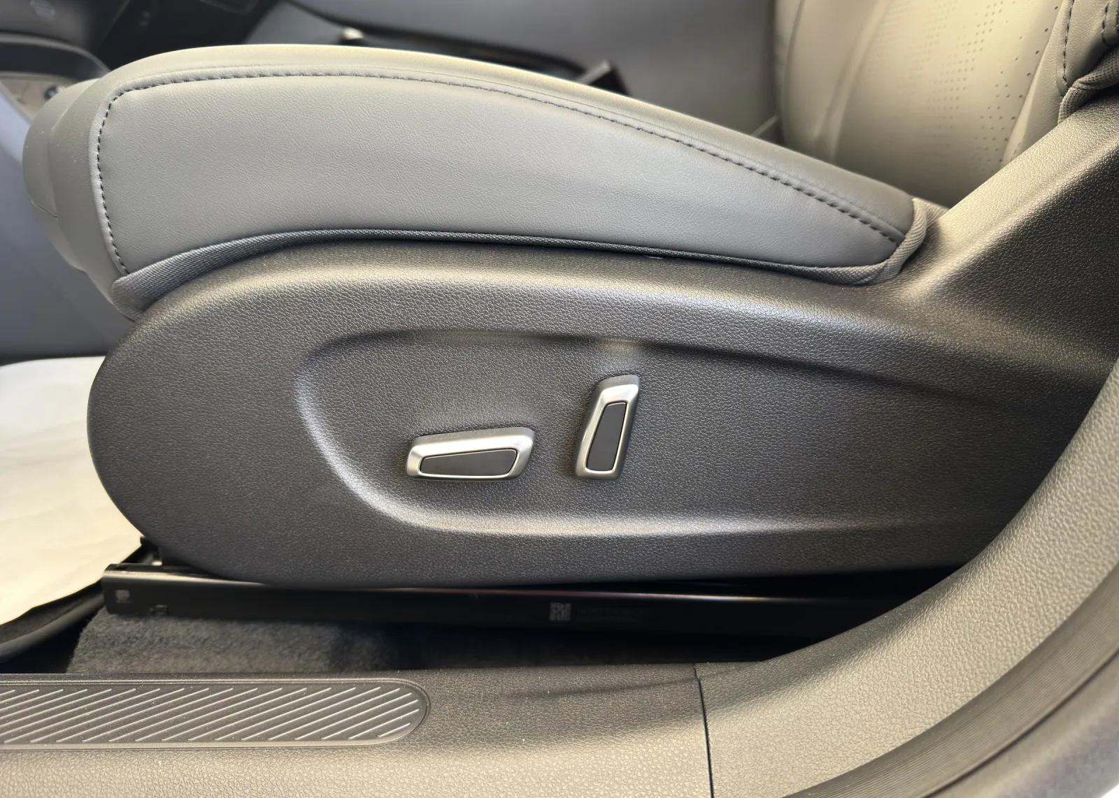 Zunanja slika - Dongfeng Box - 42.3 kWh + 360 kamera + tempomat + memory + 7200€ - 11