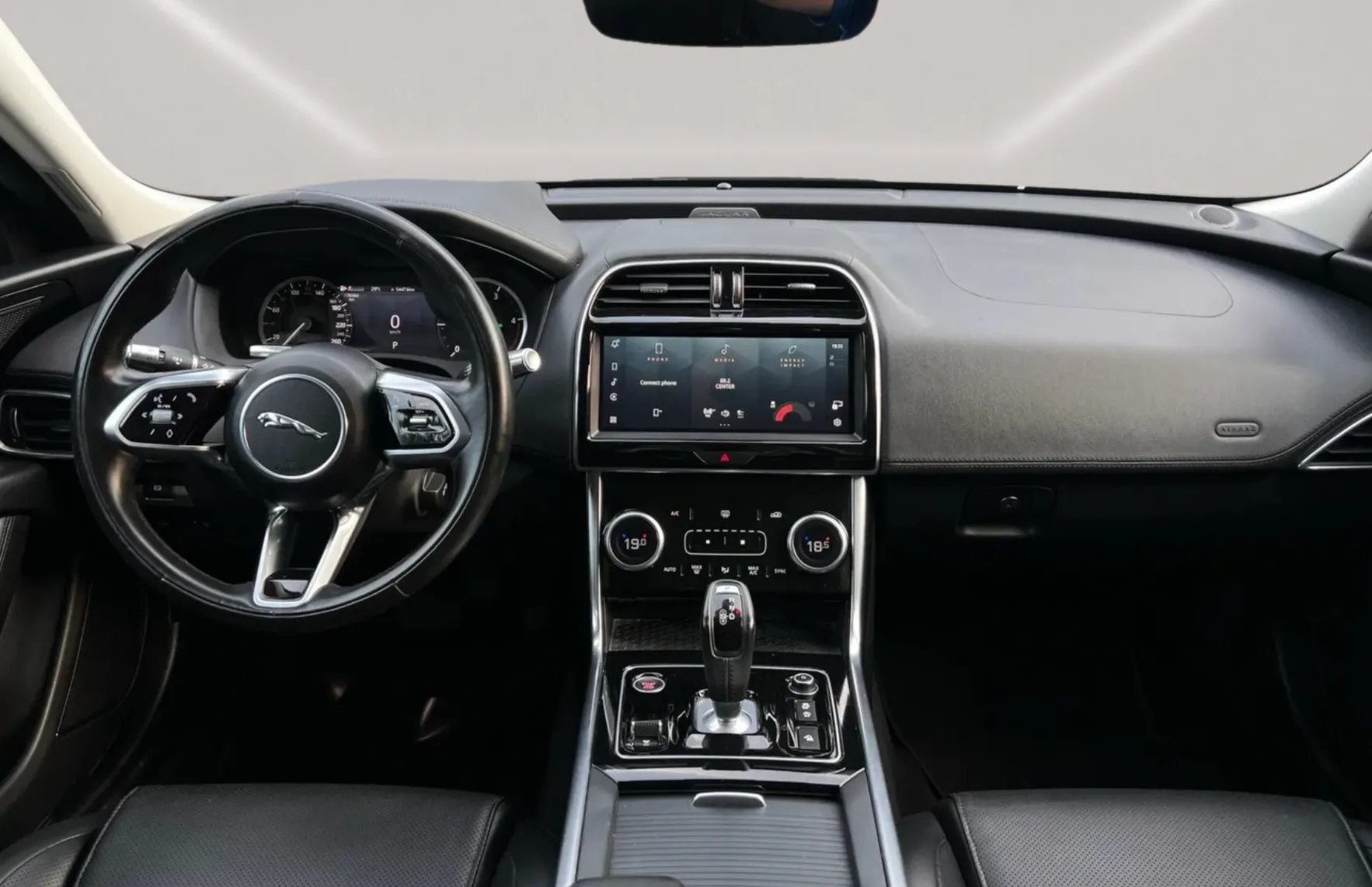 Zunanja slika - Jaguar XE - 2.0 D180  Avt. od 1 lastnika 1 letna garancija - 9