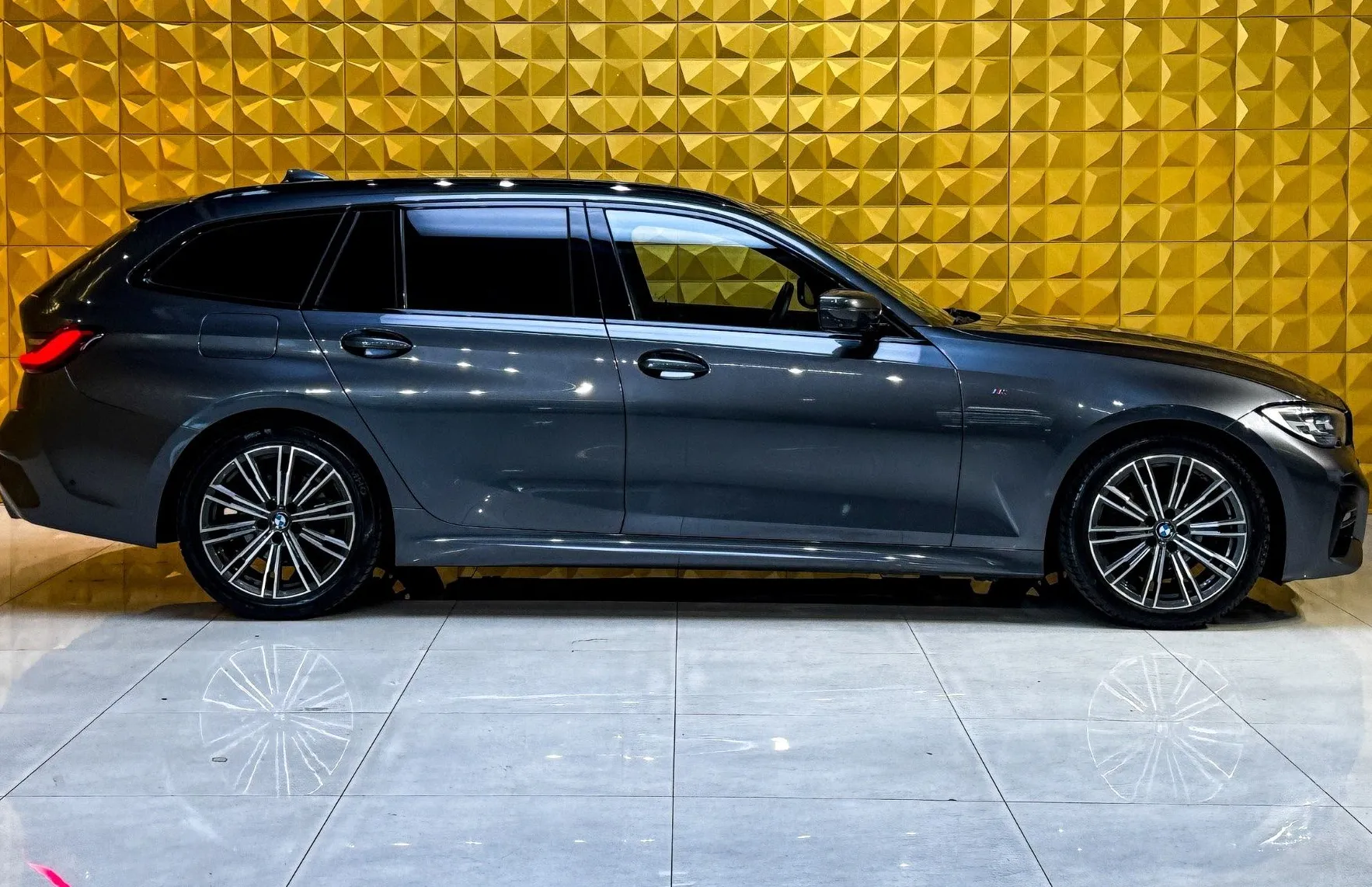 Zunanja slika - BMW Serija 3 - Touring: 318d AUT. M Sport-VIRTUAL-360-GRETJE VOLANA-AMB - 11
