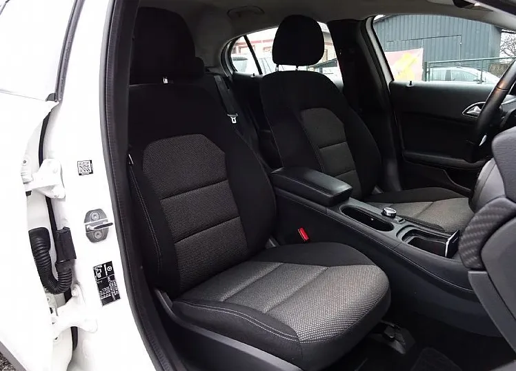 Zunanja slika - Mercedes-Benz GLA-Razred - GLA 200 d 136KM Avt.7G - KOT NOV - SERVISIRAN - - 9