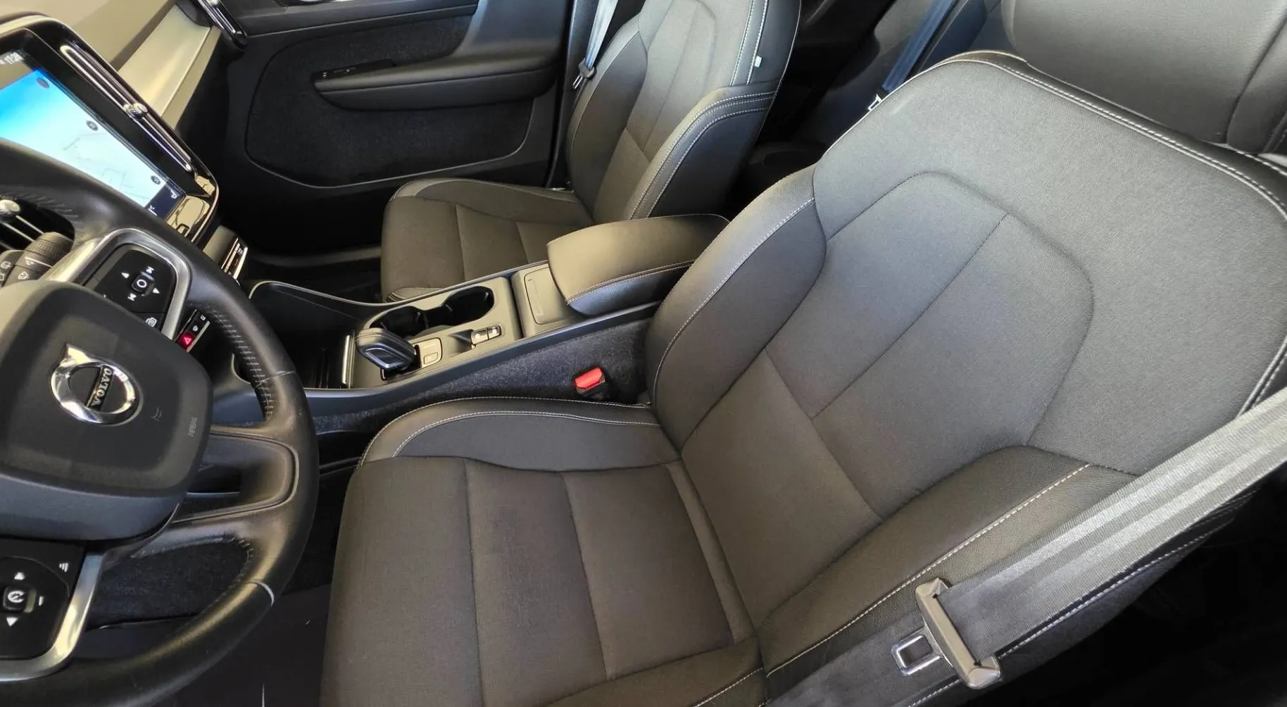 Notranja slika - Volvo XC40 - D3 Momentum Avt.Radarski temp.  ACC -Kamera - 12