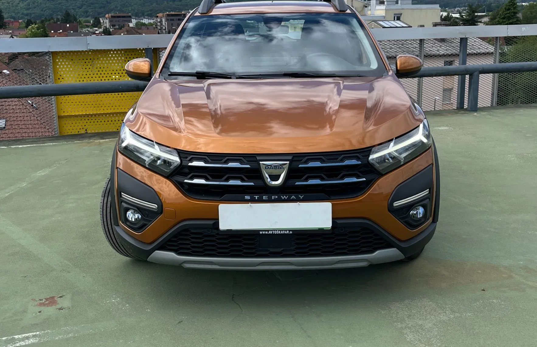 Zunanja slika - Dacia Sandero - 1.0 TCe 90 Comfort LED. VZR KAM. 2X PDC. TEMP.NAVI - 2