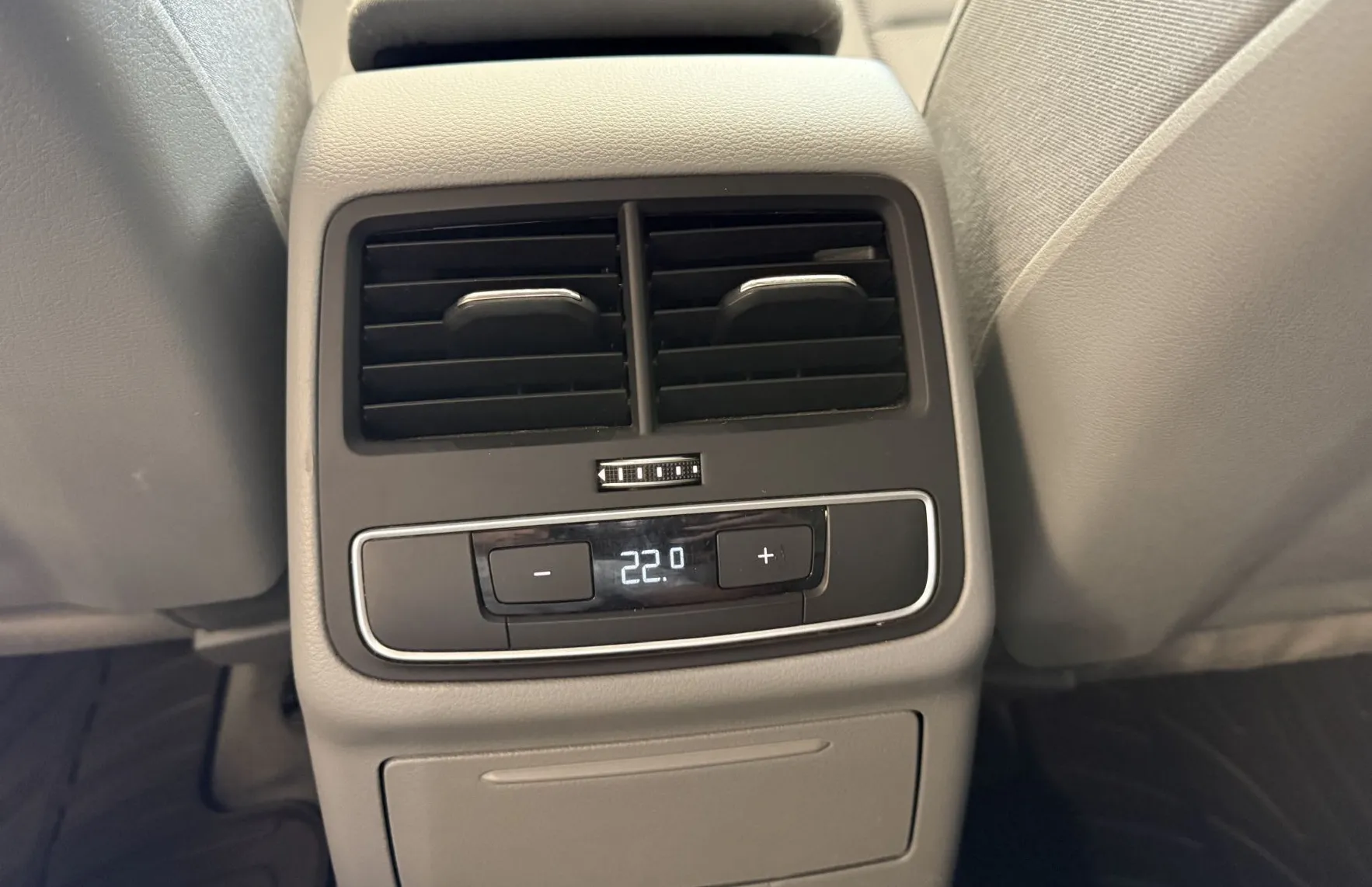 Zunanja slika - Audi A4 - Avant 2.0 TDI ultra Sport S tronic 140 KW - 13