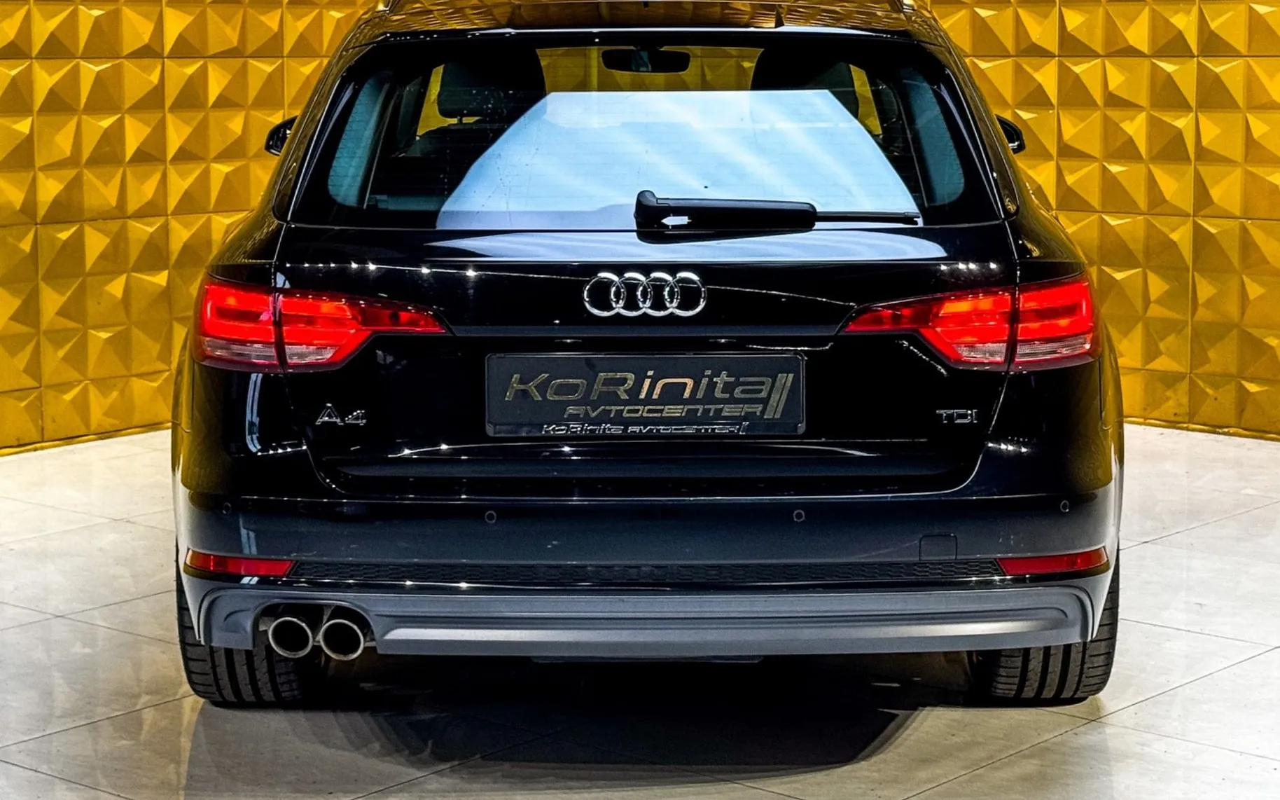 Notranja slika - Audi A4 Avant - 2.0 TDI AUT. S Line-HLAJENJE-RADAR TEMP.-NAVI - 10