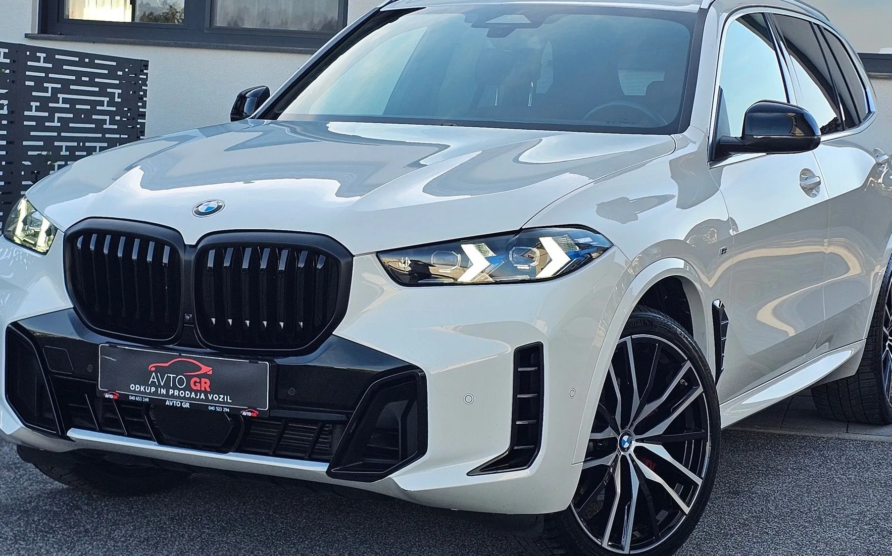 Zunanja slika - BMW X5 - serija : xDrive40i Avt.- Le 49.000km-LED-22COL- HUD-KAM360 - 1
