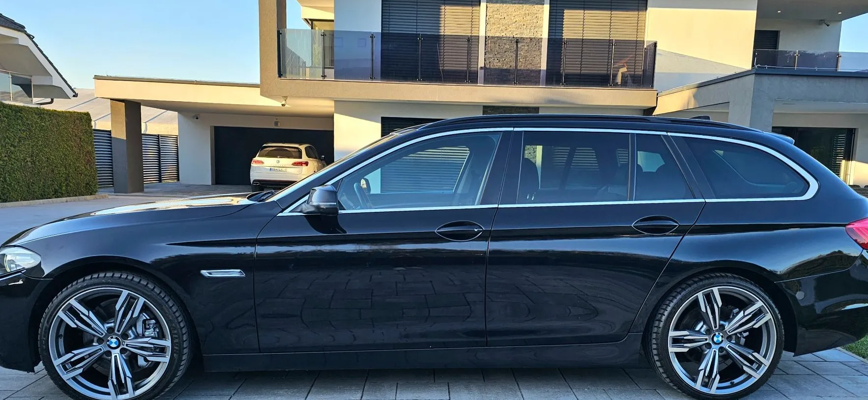 Zunanja slika - BMW Serija 5 - Touring: 525d-AVT-MODIFICIRAN-NAVI-KAMERA-USNJE-XENON-KR - 5