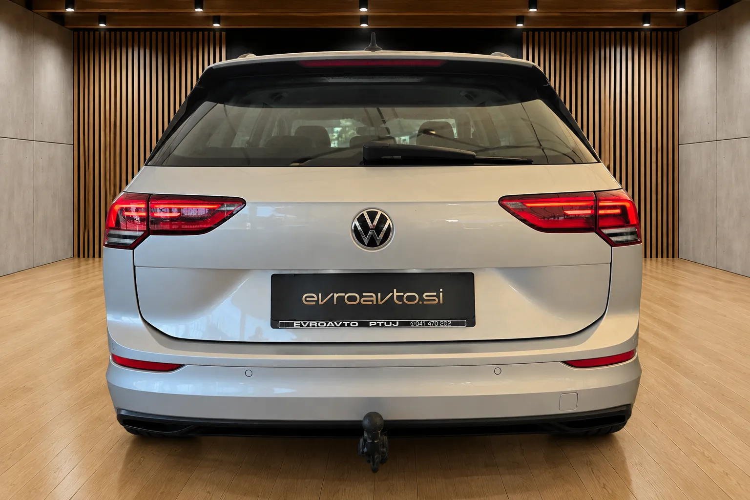 Notranja slika - Volkswagen Golf Variant - 2.0 TDI DSG Life  Nemško por.   ACC   Ambientna - 8