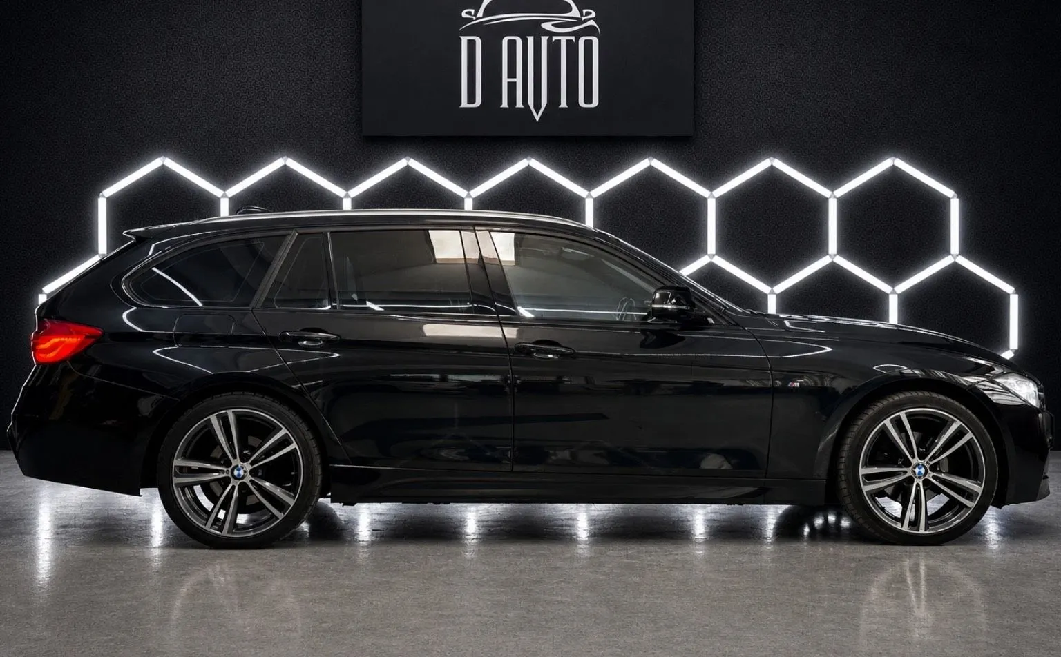 Zunanja slika - BMW serija 3 Touring: - serija 3  320d xDrive M Sport KAMERA+HUD+KEYLESS - 5