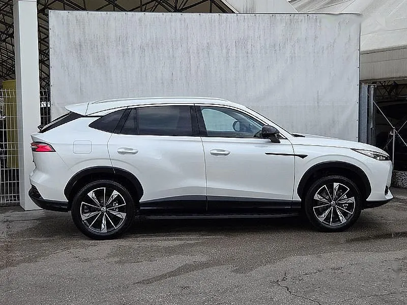 Zunanja slika - MG EHS - HS Luxury priključni Hybrid + ZIMSKE PNEVMATIKE - 4