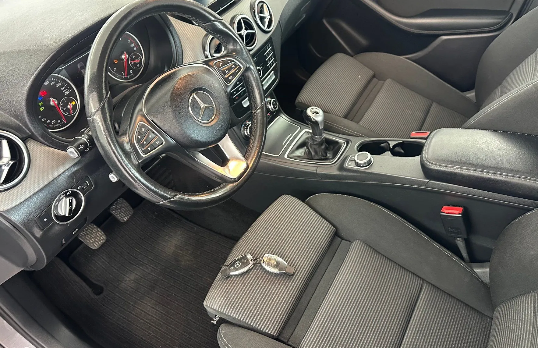 Zunanja slika - Mercedes-Benz B-Razred - B 200 BENCIN 1.6 SLOVENSKI.SAMO 104.000 KM - 4