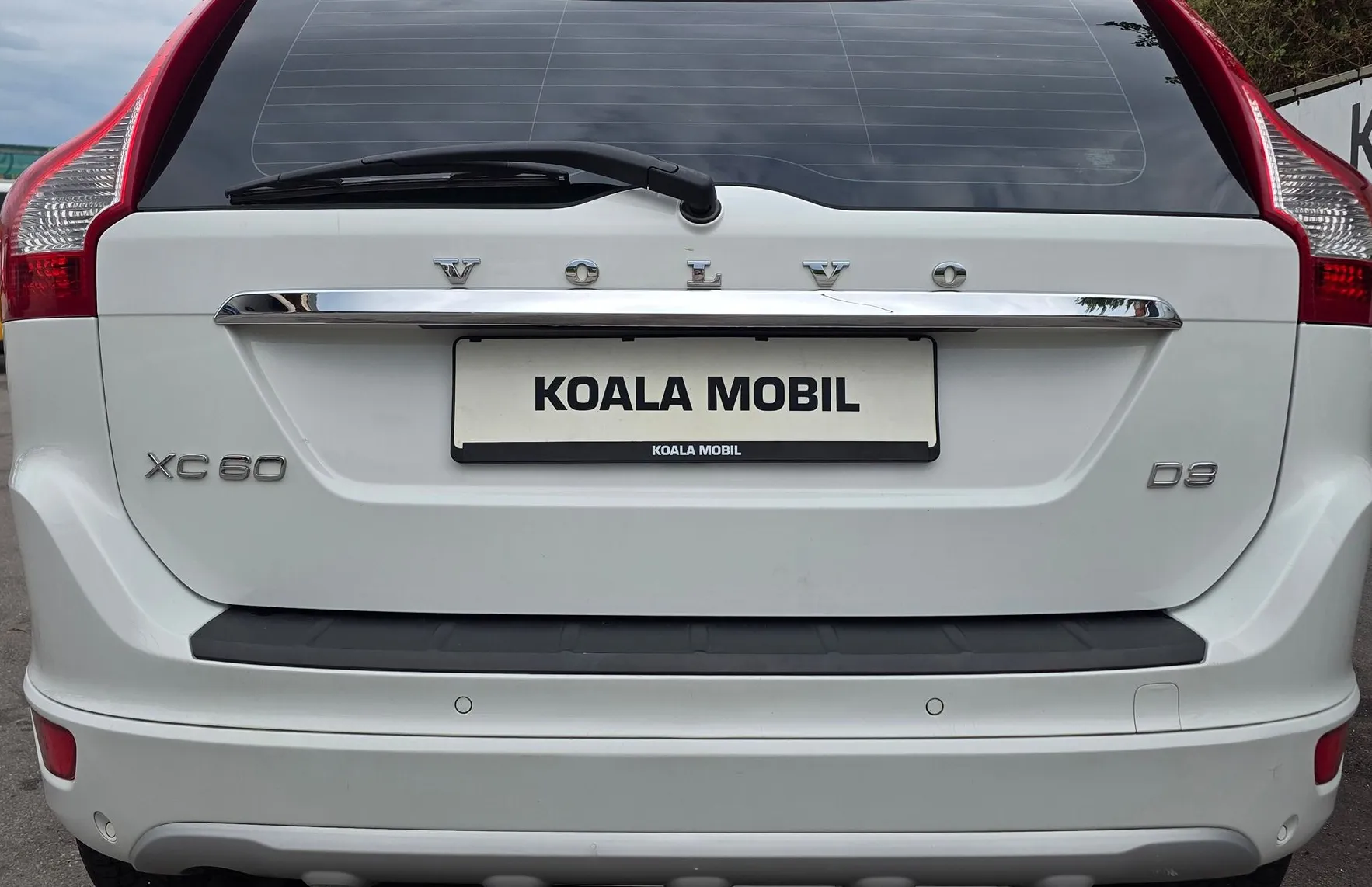 Zunanja slika - Volvo XC60 - FWD D4 MOMENTUM AVTOMATIK-ALU PLATIŠČA-KLIMA-NAVI - 5