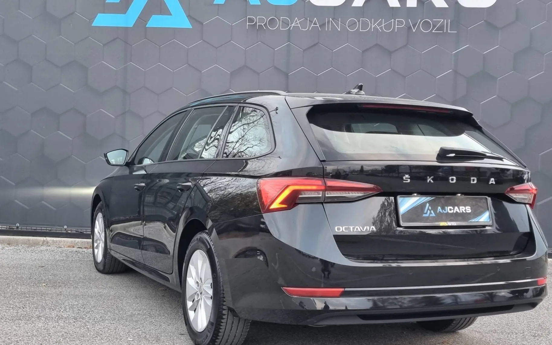 Zunanja slika - Škoda Octavia - 2.0 TDI Executive Dsg-Virtual-Led-ACC-LineAss... - 5