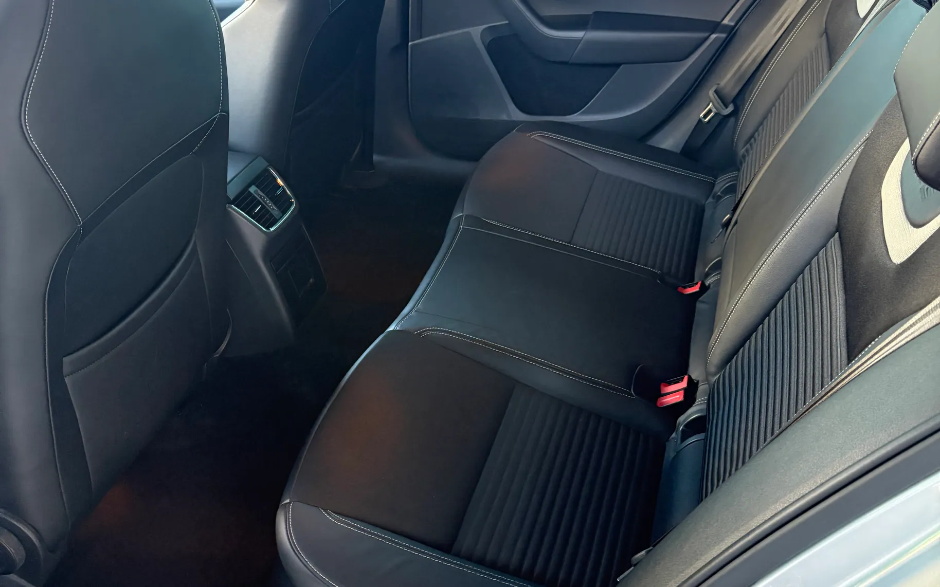 Notranja slika - Škoda Octavia - Combi 2,0 TDI RS DSG - 8