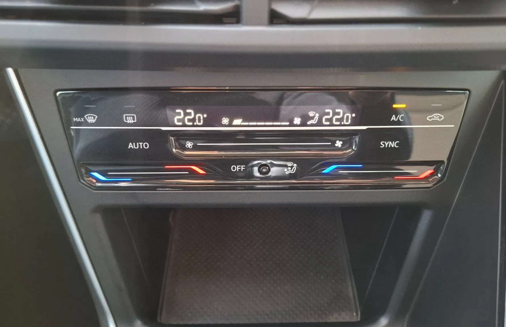 Zunanja slika - Volkswagen Taigo - 1.0 TSI AVTOMATIK+ACC+PDC+DAB+NAVI + SERVISNA KNJ. - 17