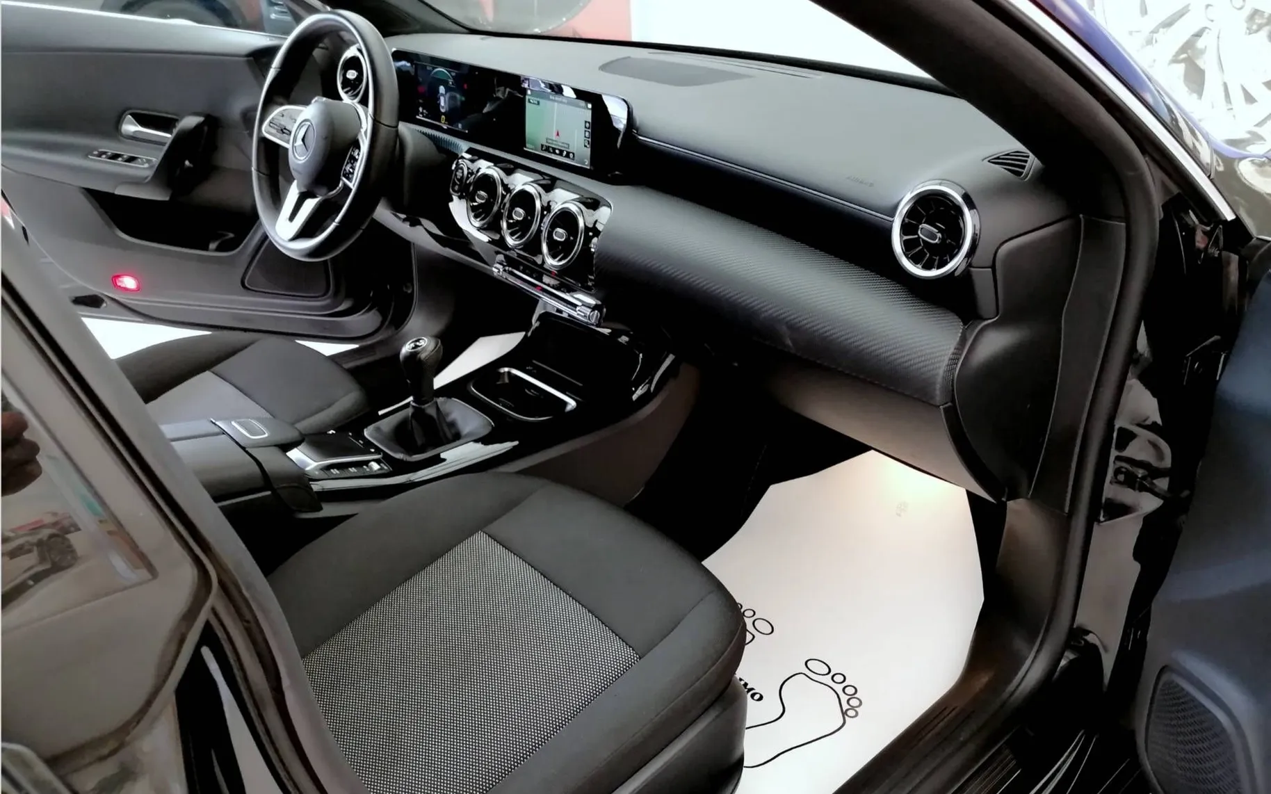 Notranja slika - Mercedes-Benz CLA Shooting Brake - 2.0 D  LED ALU NAVI KAMERA 2XPDC KLJUKA KOT-NOV  . - 7