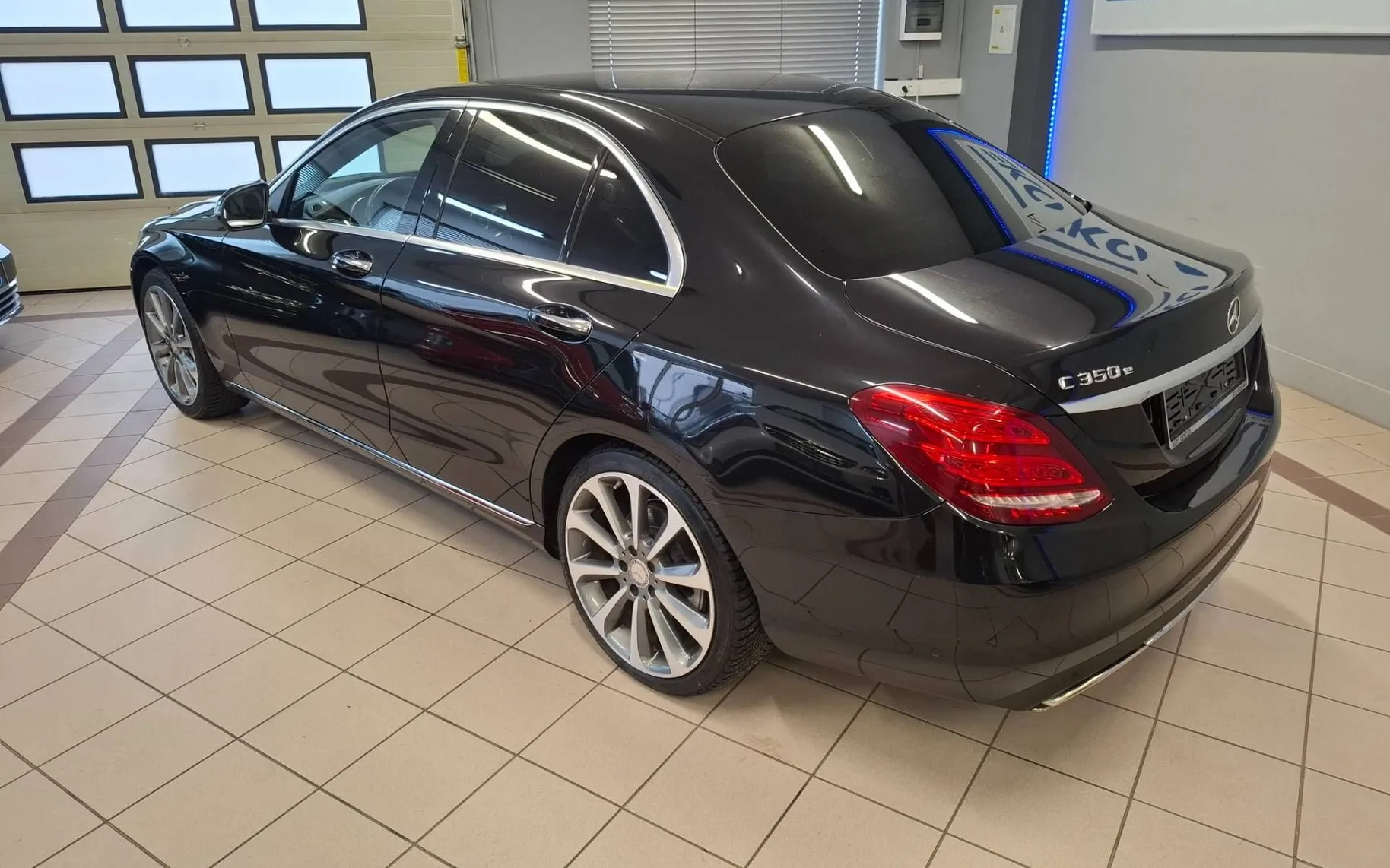 Zunanja slika - Mercedes-Benz C-Razred - C 350 e EXCLUSIVE-SLO-1LASTNIK-KOT NOV - 2