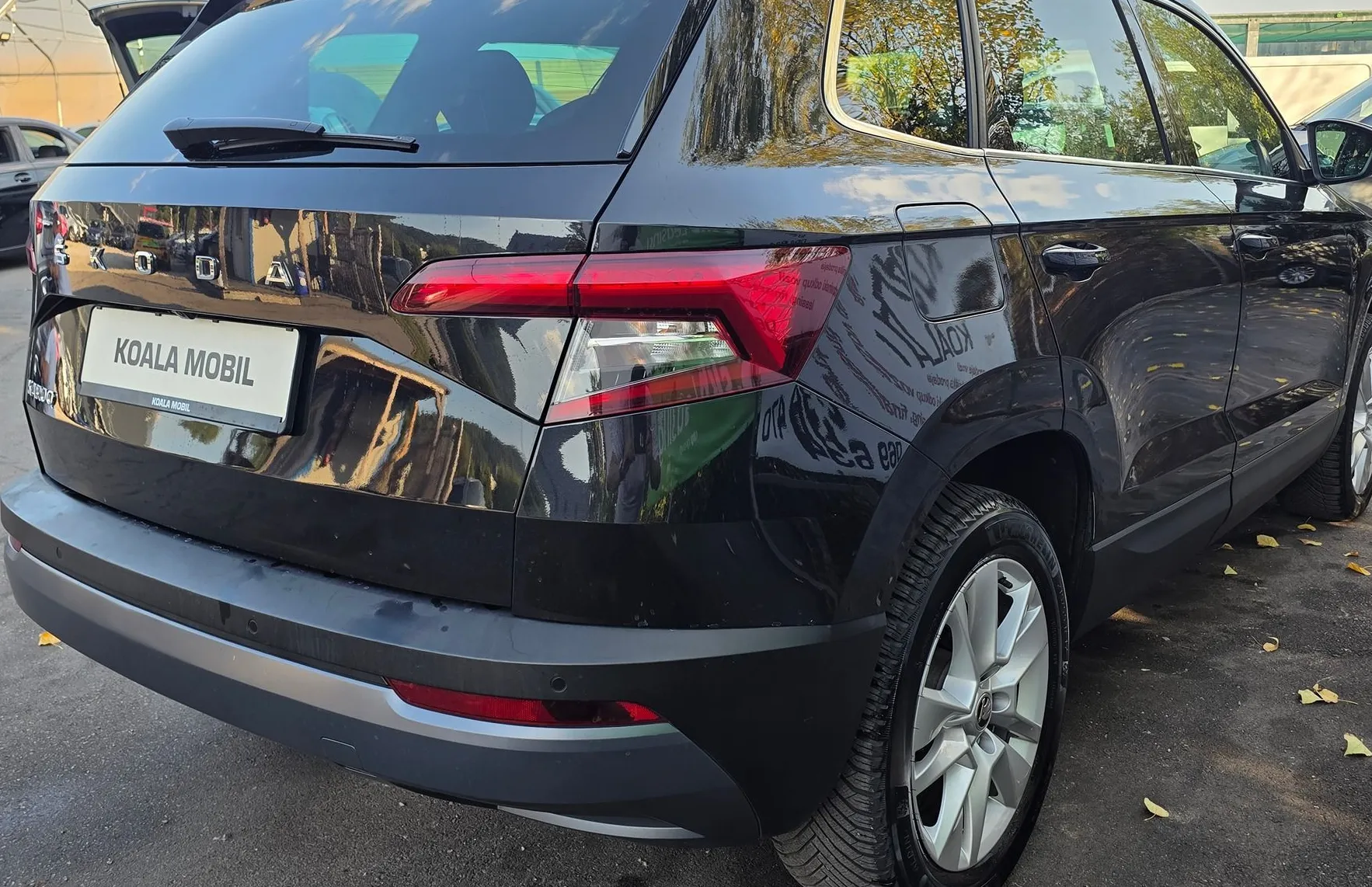 Zunanja slika - Škoda Karoq - 1.0 TSI STYLE LED-VIRTUAL-KAMERA-GRETJE SEDEŽEV - 4