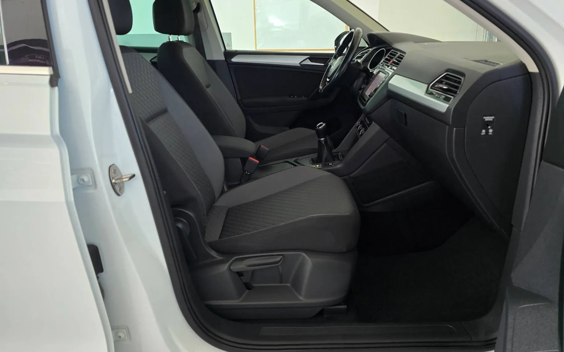 Notranja slika - Volkswagen Tiguan - 2.0 TDI BMT Comfortline - FULL LED.navi.kamera.ACC - 15