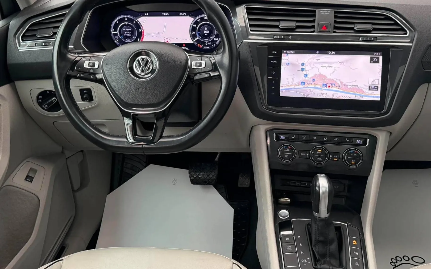 Notranja slika - Volkswagen Tiguan - 2.0 TDI•DSG•4X4•PANO•R LINE•FUL LED•VIRTUAL•ACC• - 9
