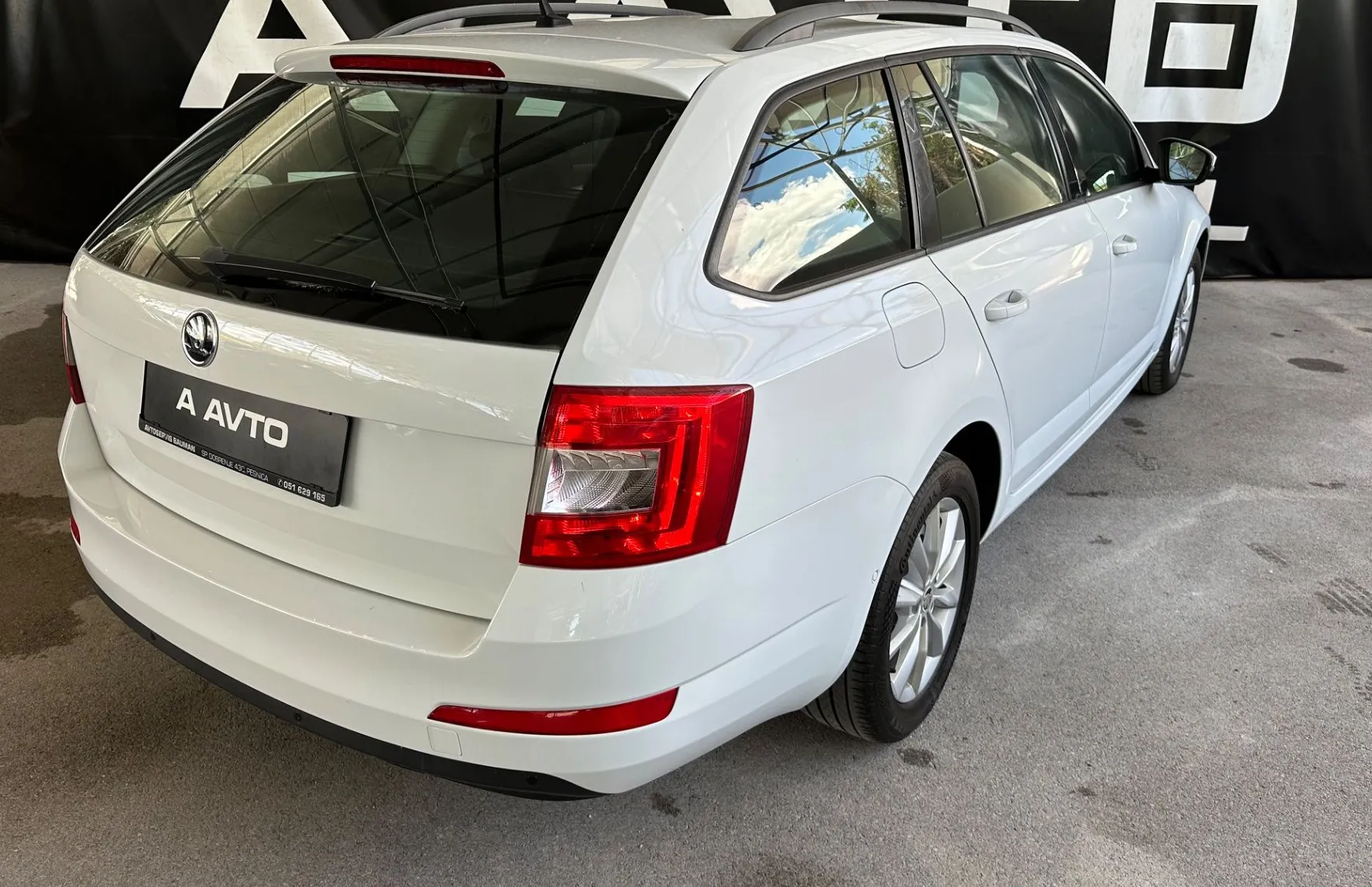 Zunanja slika - Škoda Octavia - Combi 1.6 TDI Ambition DSG-NAVI-AVT.KLIMA-2xPDC - 6