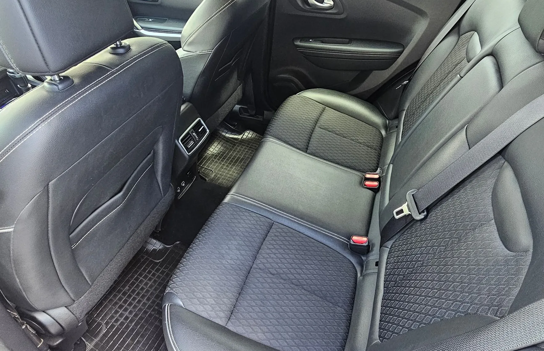 Zunanja slika - Renault Kadjar - TCe 140 Limited- SLO-1. LAST.-Le 129.000km-Perla b - 3