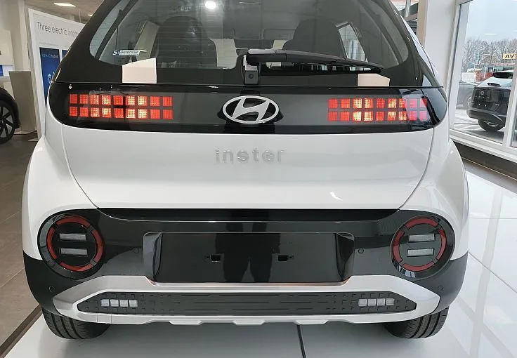 Zunanja slika - Hyundai Inster - 42 KWH TREND-GRETJE SEDEŽEV-APPLE-DAB-KAMERA-VIDEO - 5
