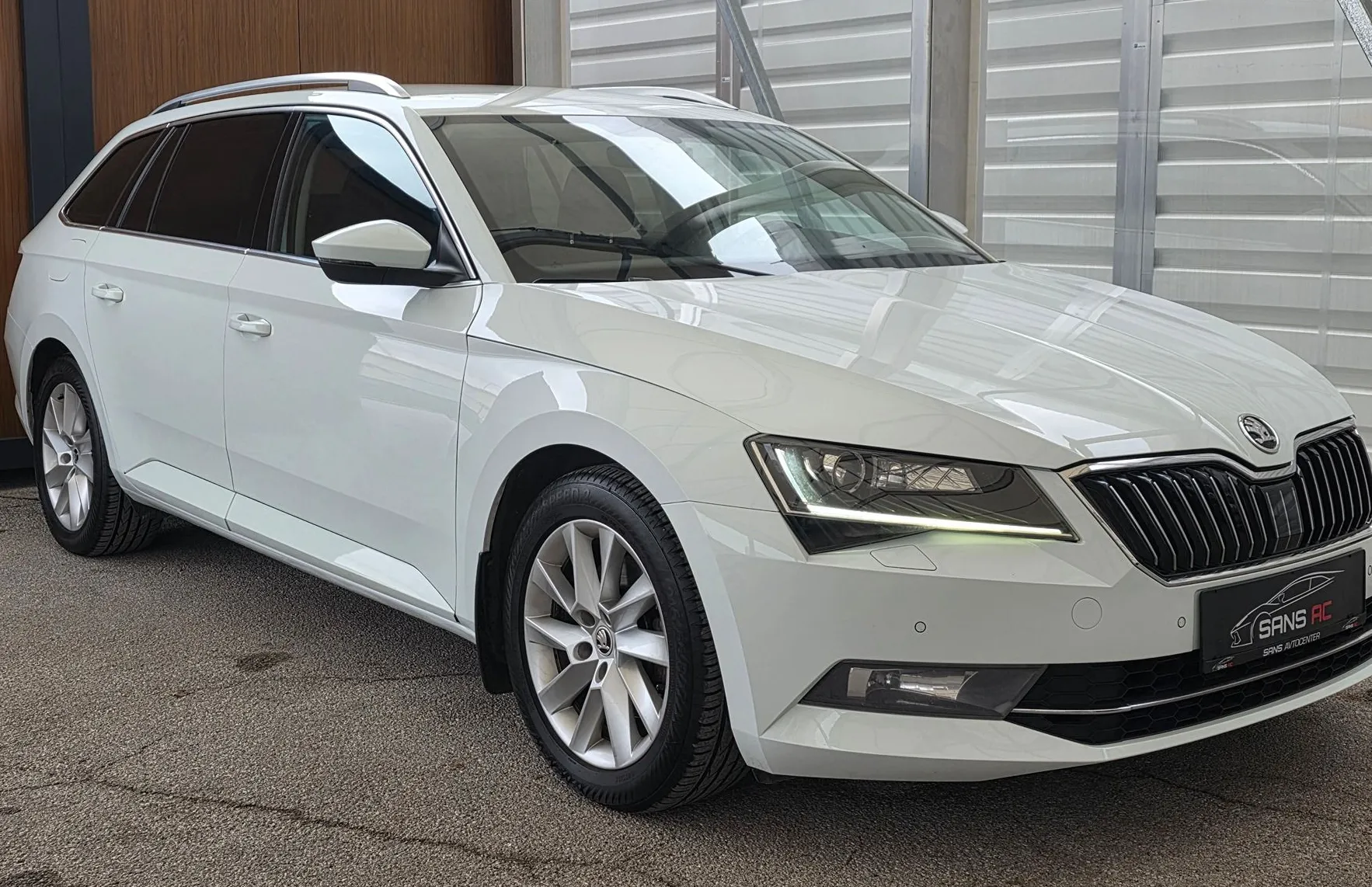 Zunanja slika - Škoda Superb - 2.0 TDI 4X4 -WEBASTO - RADAR - KAMERA - EL.KLJUKA - 1