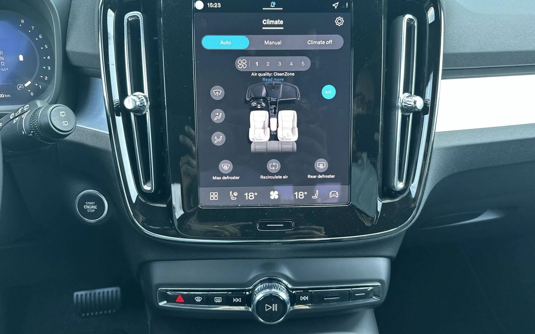 Notranja slika - Volvo XC40 - B3 P Core AT DCT 3 leta garancije + 3 servisi... - 18