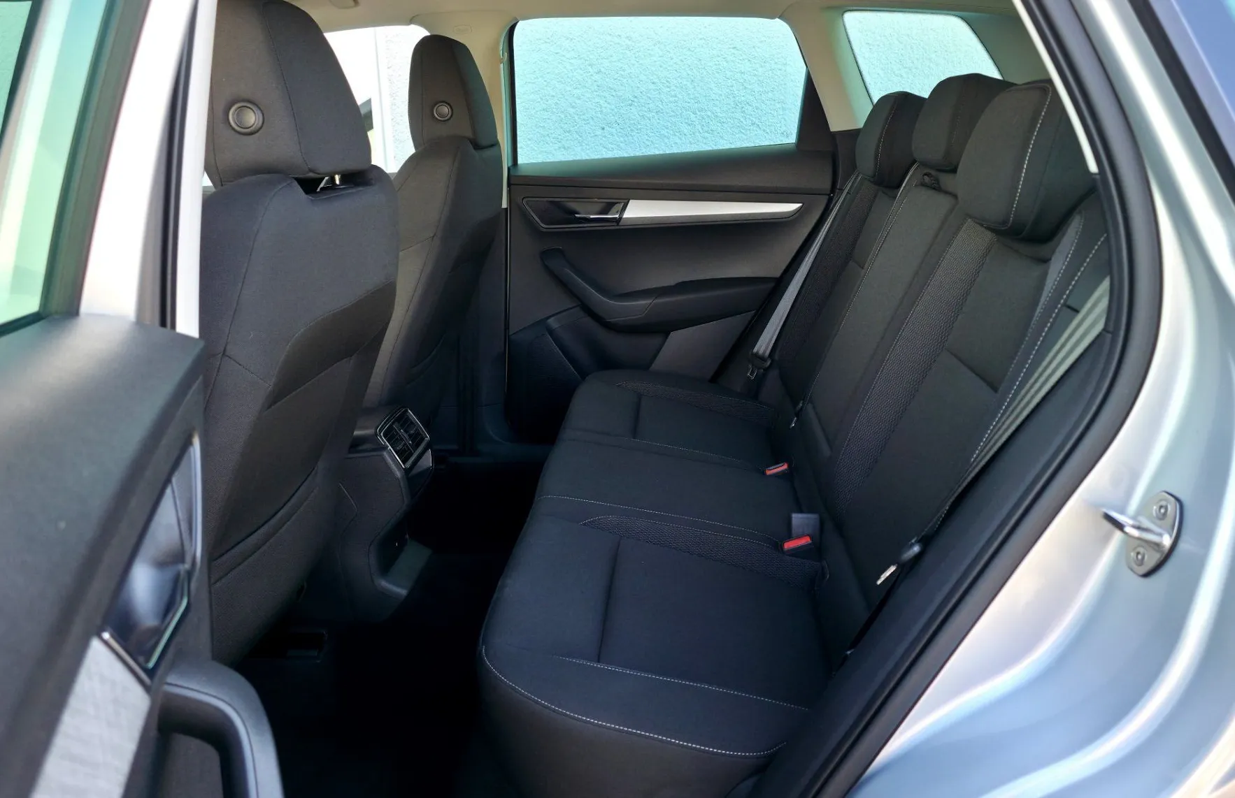 Zunanja slika - Škoda Karoq - 1.5TSI Selection DSG•ACC•KAMERA•LANE•KEYLESS•17C - 7