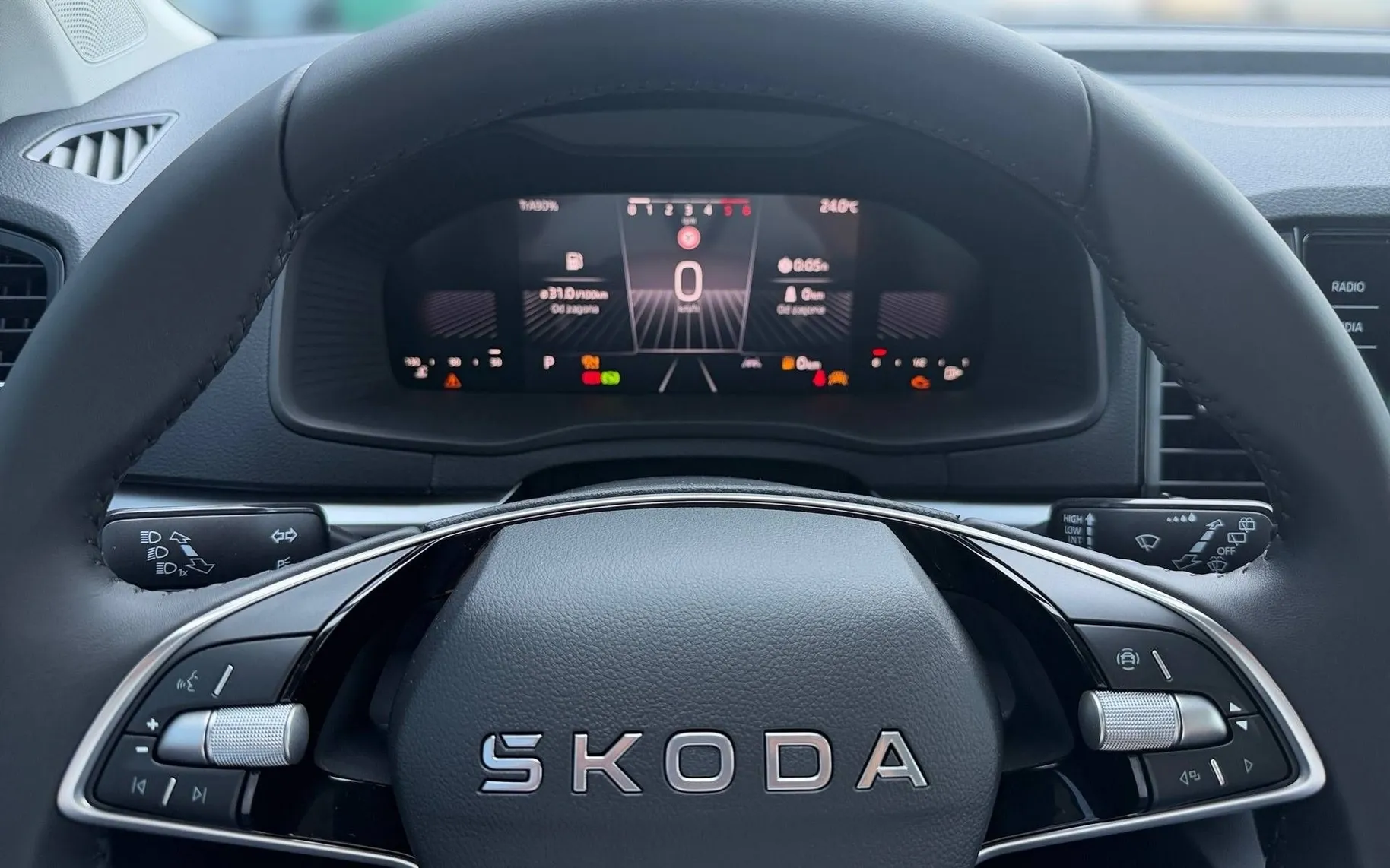Notranja slika - Škoda Karoq - 2.0 TDI Edition DSG - 8