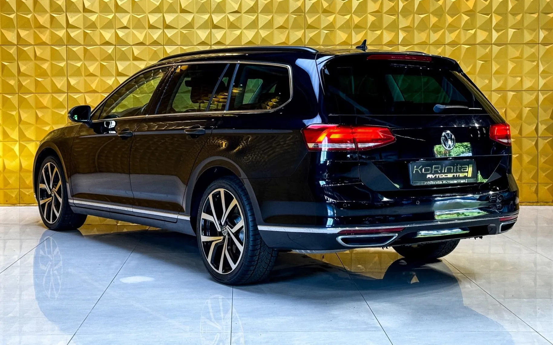 Notranja slika - Volkswagen Passat Variant - 2.0 TDI AUT.-LED-RADAR TRMP-GRETJE-NAVI-PDC - 9