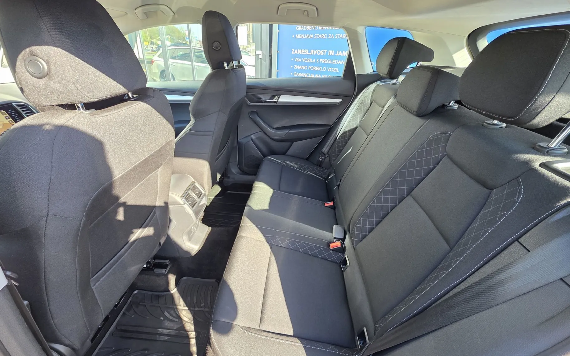 Zunanja slika - Škoda Karoq - 1.6 TDI Style.FULL LED.NAVI.HITRI KREDIT - 12
