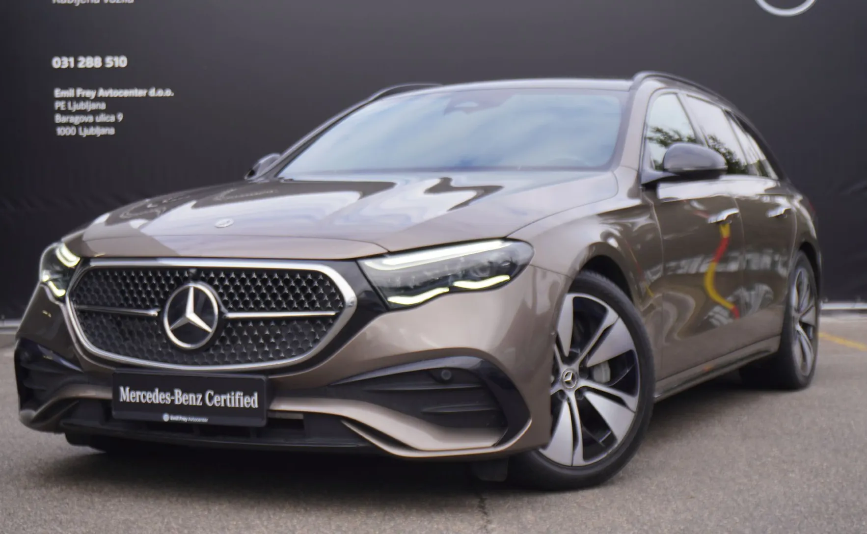Zunanja slika - Mercedes-Benz E-Razred - E 300 e T AMG LINE - 3