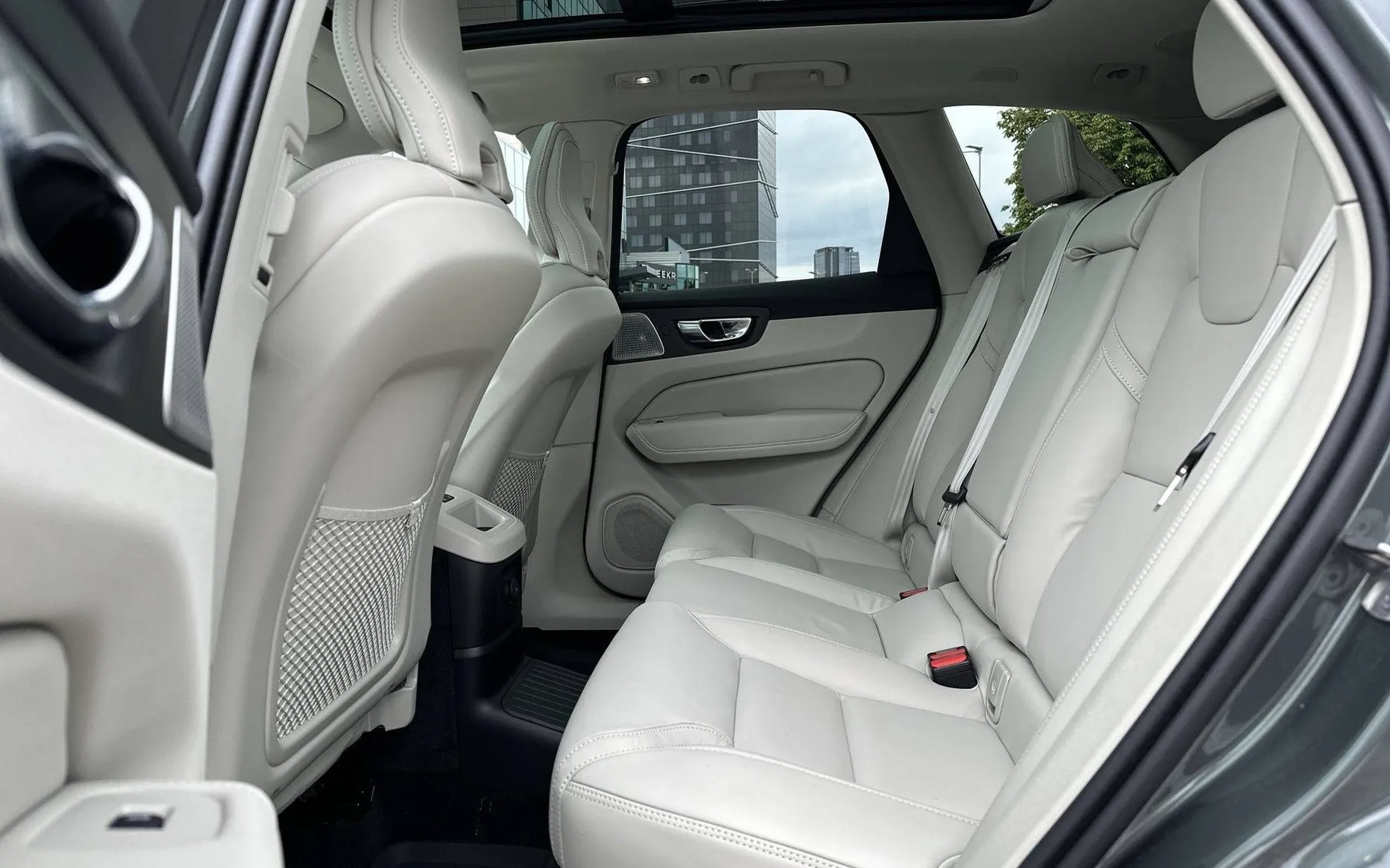 Notranja slika - Volvo XC60 - T8 AWD Recharge Twin Engine Ultra Dark Avt... - 11