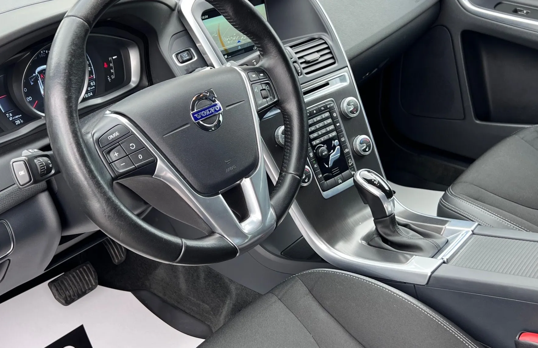 Zunanja slika - Volvo XC60 - 2.4 AWD D4+XENON+NAVI+KLJUKA... - 10