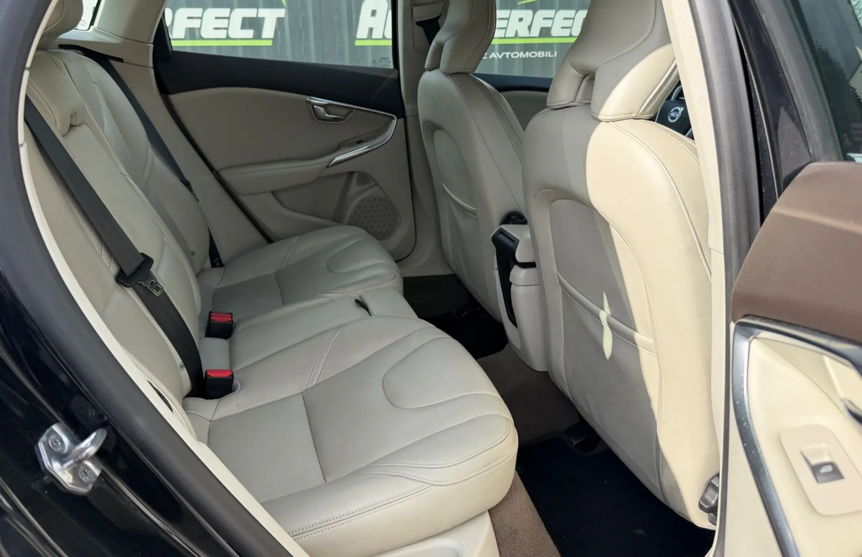 Zunanja slika - Volvo V40 - D2 Momentum AVT. |NAVI|PDC|USNJE| - 17