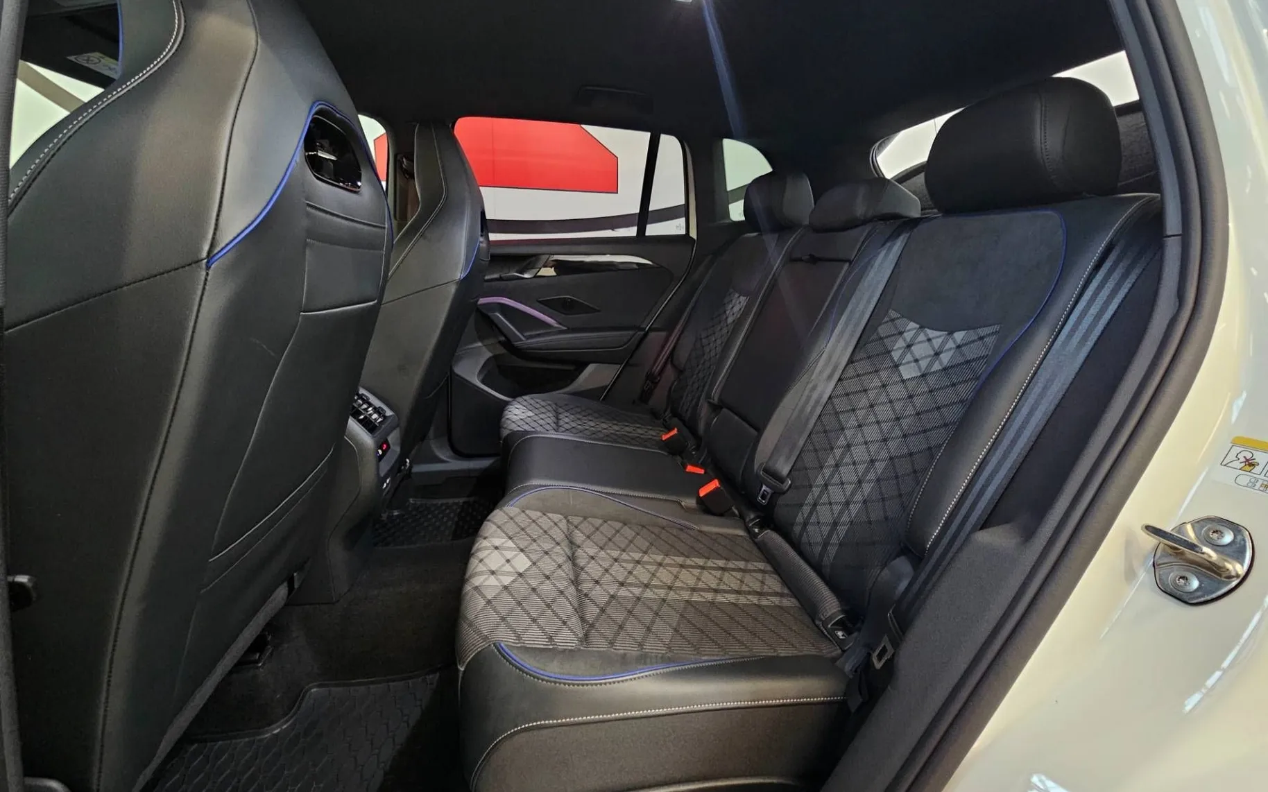 Notranja slika - Volkswagen Tiguan - 1.5 eTSI BMT 4Joy DSG - 9
