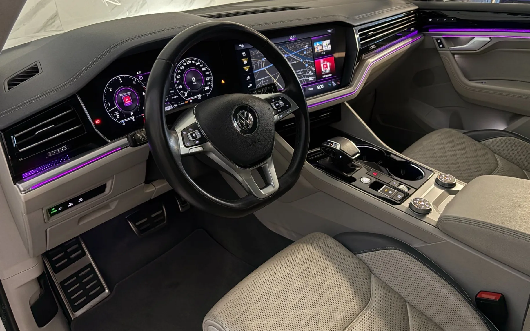 Notranja slika - Volkswagen Touareg - V6 TDI Elegance 4M |Pano|Zračno|4WS|SoftC|Masaža| - 8