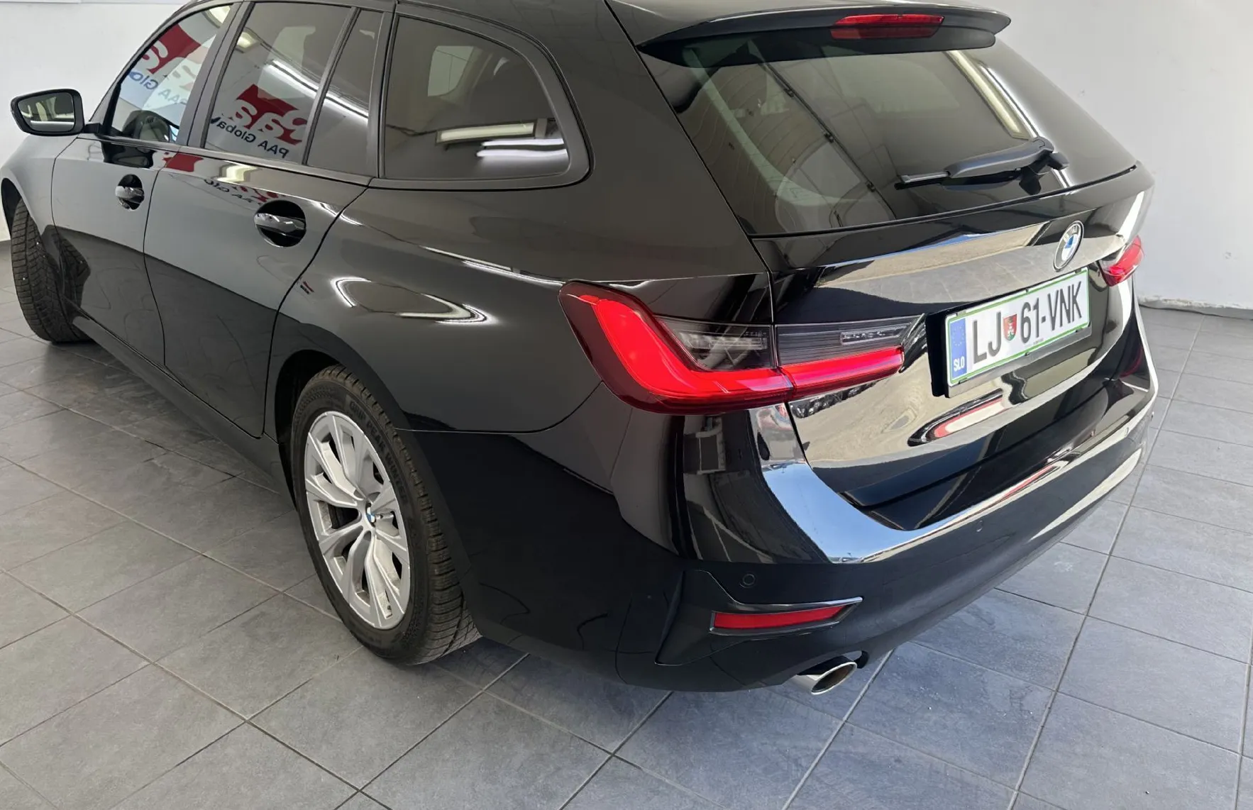 Zunanja slika - BMW Serija 3 - Touring: 318d Touring.NAVI.PDC.KONFORT.ZAKLEPANJE.KLJUKA - 15
