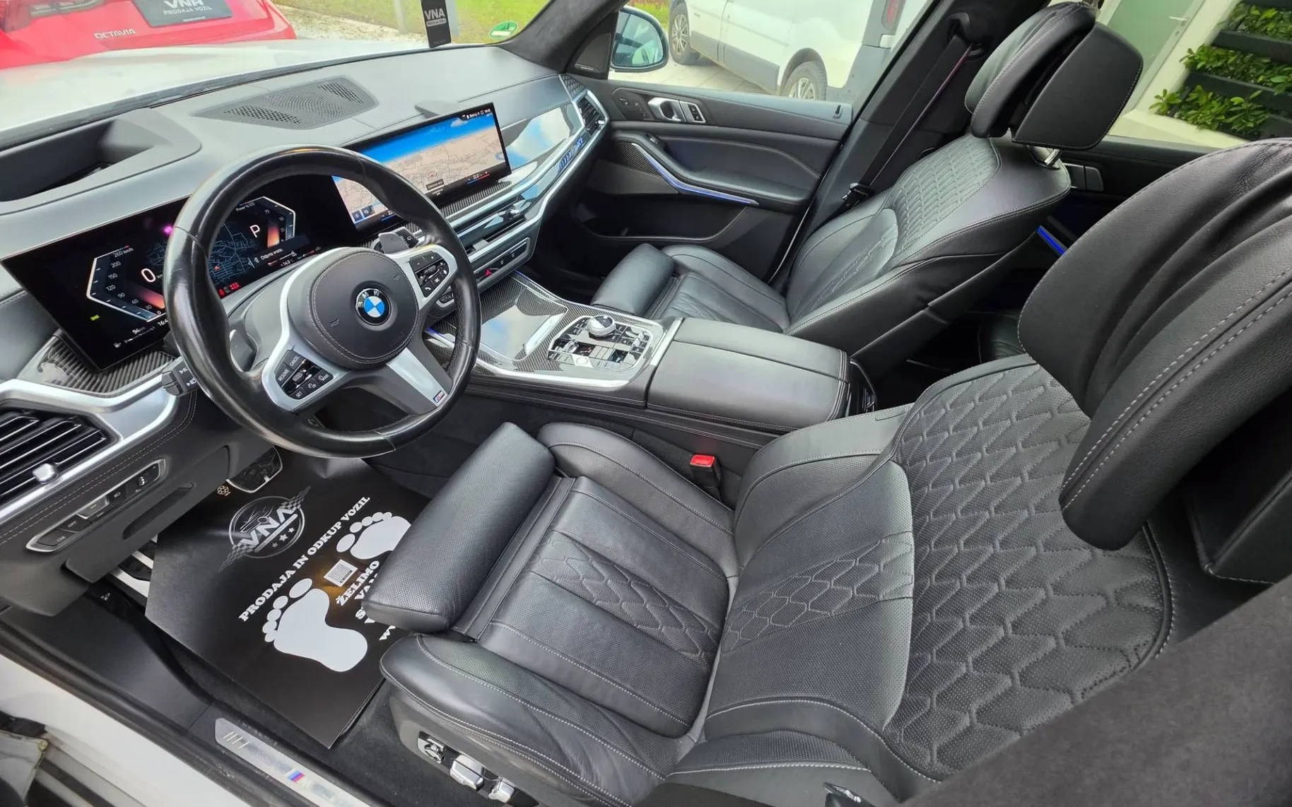 Notranja slika - BMW serija X7: - X7 xDrive40d Avt. |SKY|ZRAK|PANO|HL-SED|MAX-OPREMA - 7