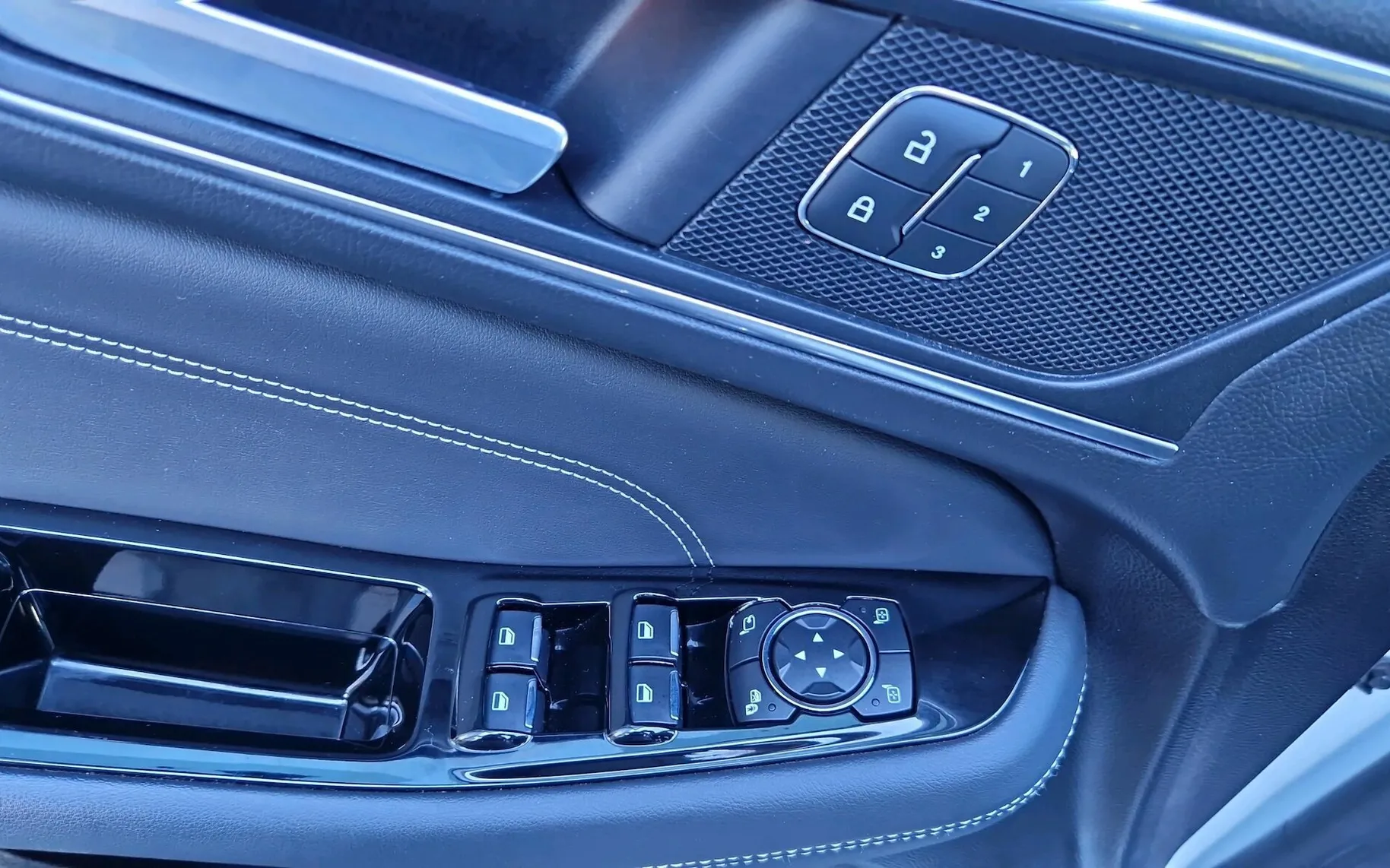 Zunanja slika - Ford S-MAX - 2.5 HYBRID FHEV TITANIUM AVT.-LED-NAVI-USNJE-KAMER - 14