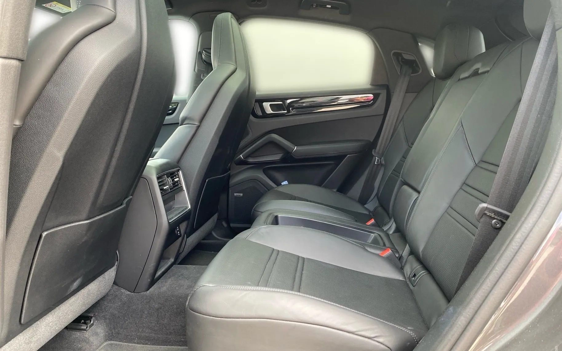 Notranja slika - Porsche Cayenne - 3.0 V6 PLATINUM EDITION AUTO- 47.500 km- Panorama. - 11