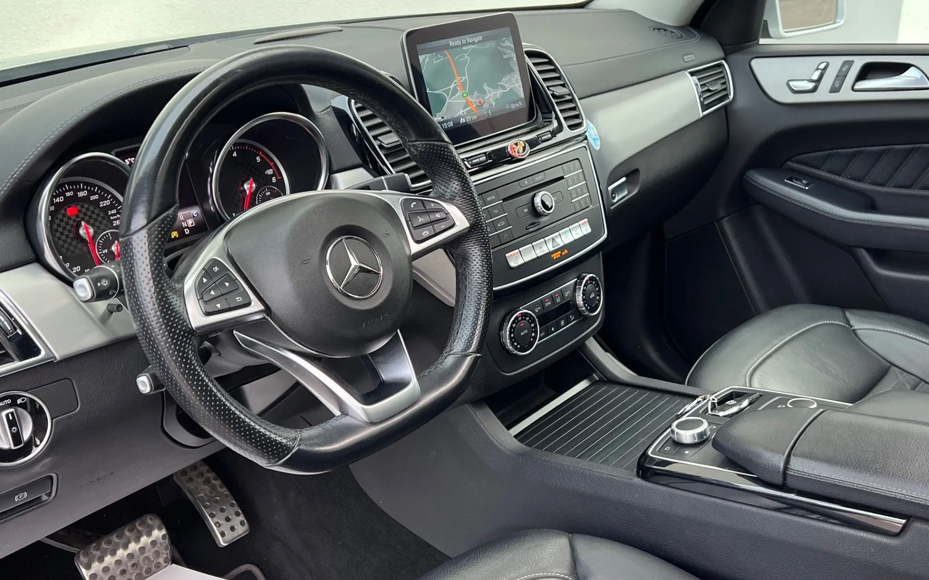 Notranja slika - Mercedes-Benz GLE coupe - 350 d 4MATIC+AMG+FULL LED+PANORAMA+NAVI+KLJUKA+... - 10