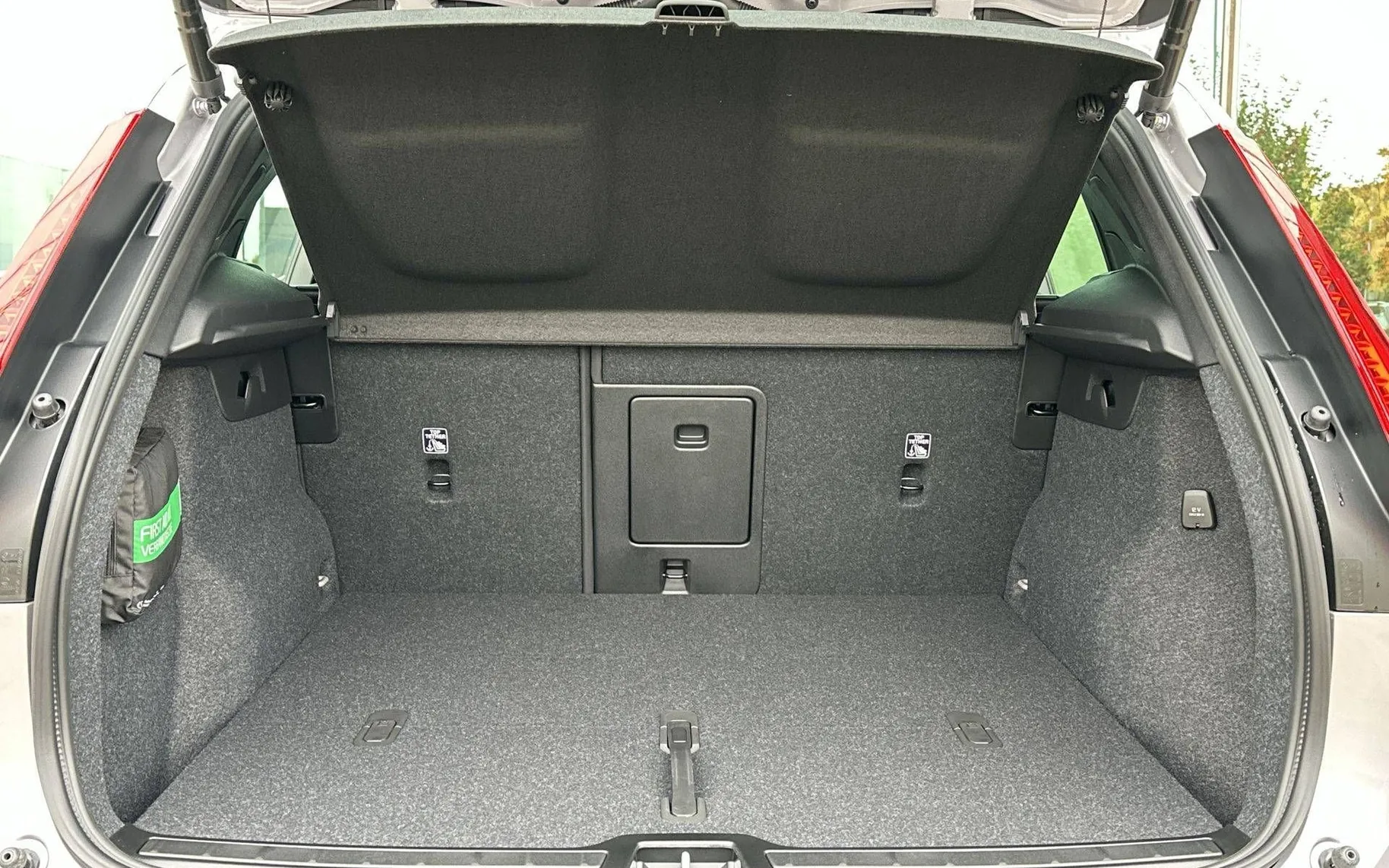Notranja slika - Volvo XC40 - B3 P Core AT DCT 3 leta garancije + 3 servisi... - 12