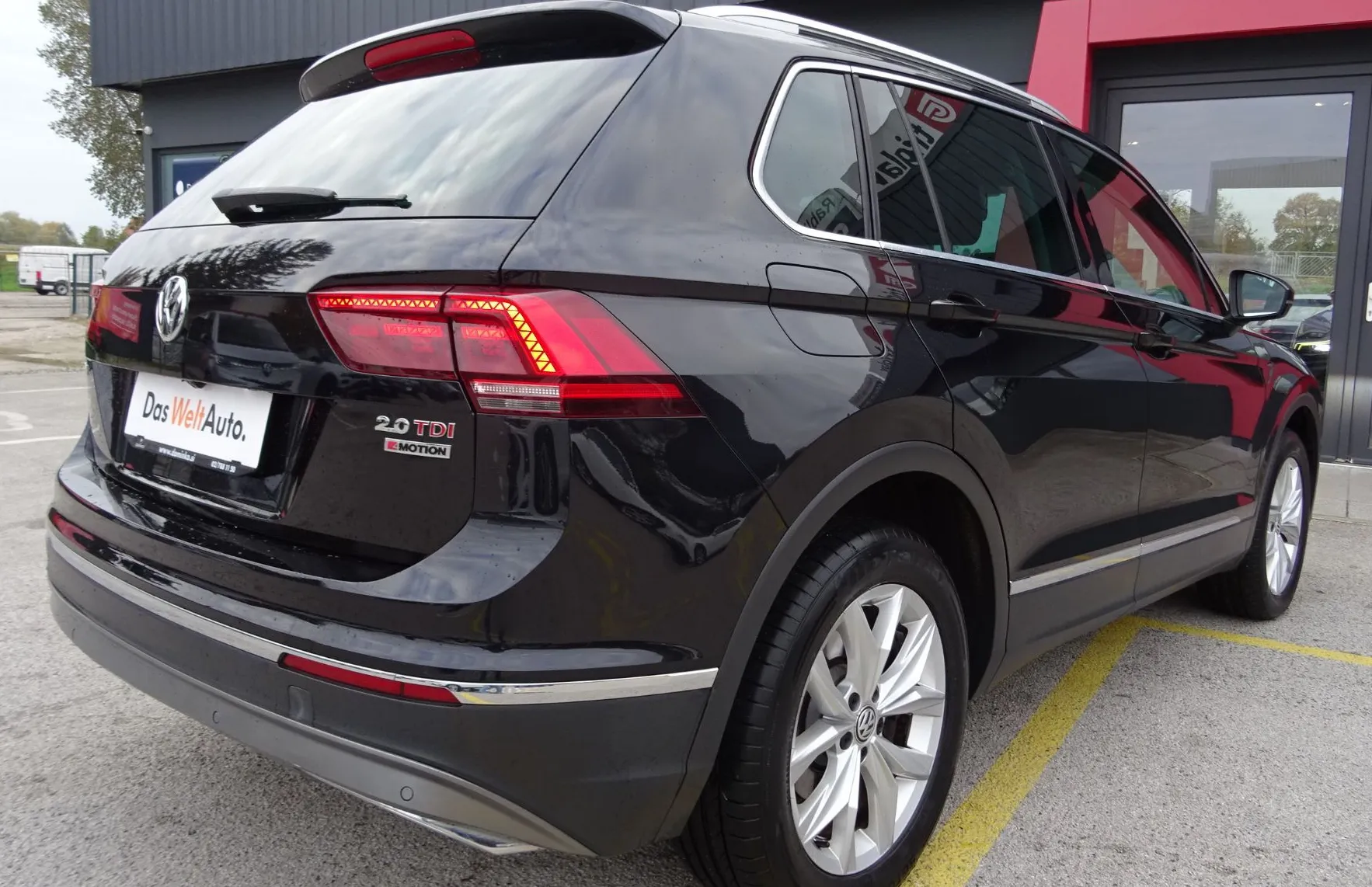 Zunanja slika - Volkswagen Tiguan - 2.0 TDI DSG 4MOT Highline 240KM - SLO - - 5