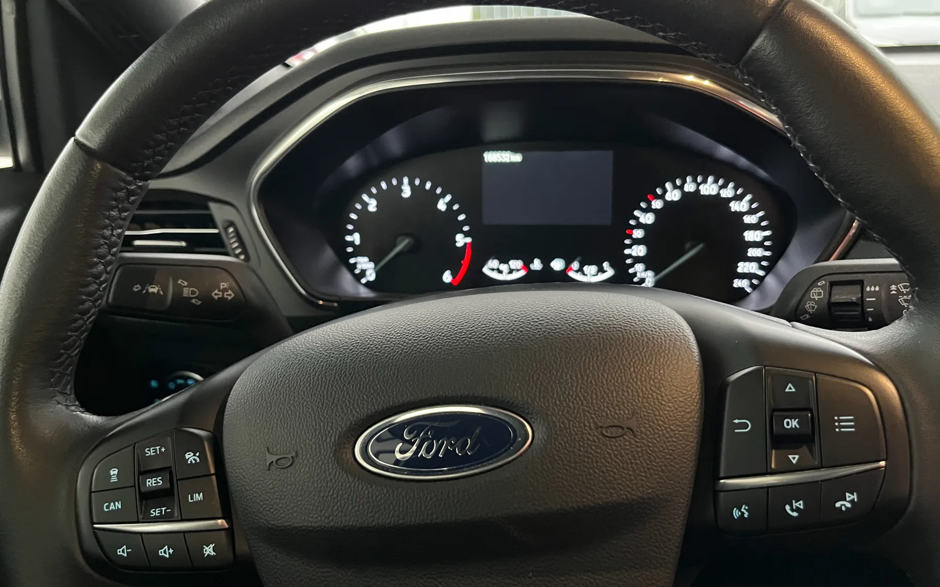 Notranja slika - Ford Focus - 1,5 EcoBlue Active X - 8