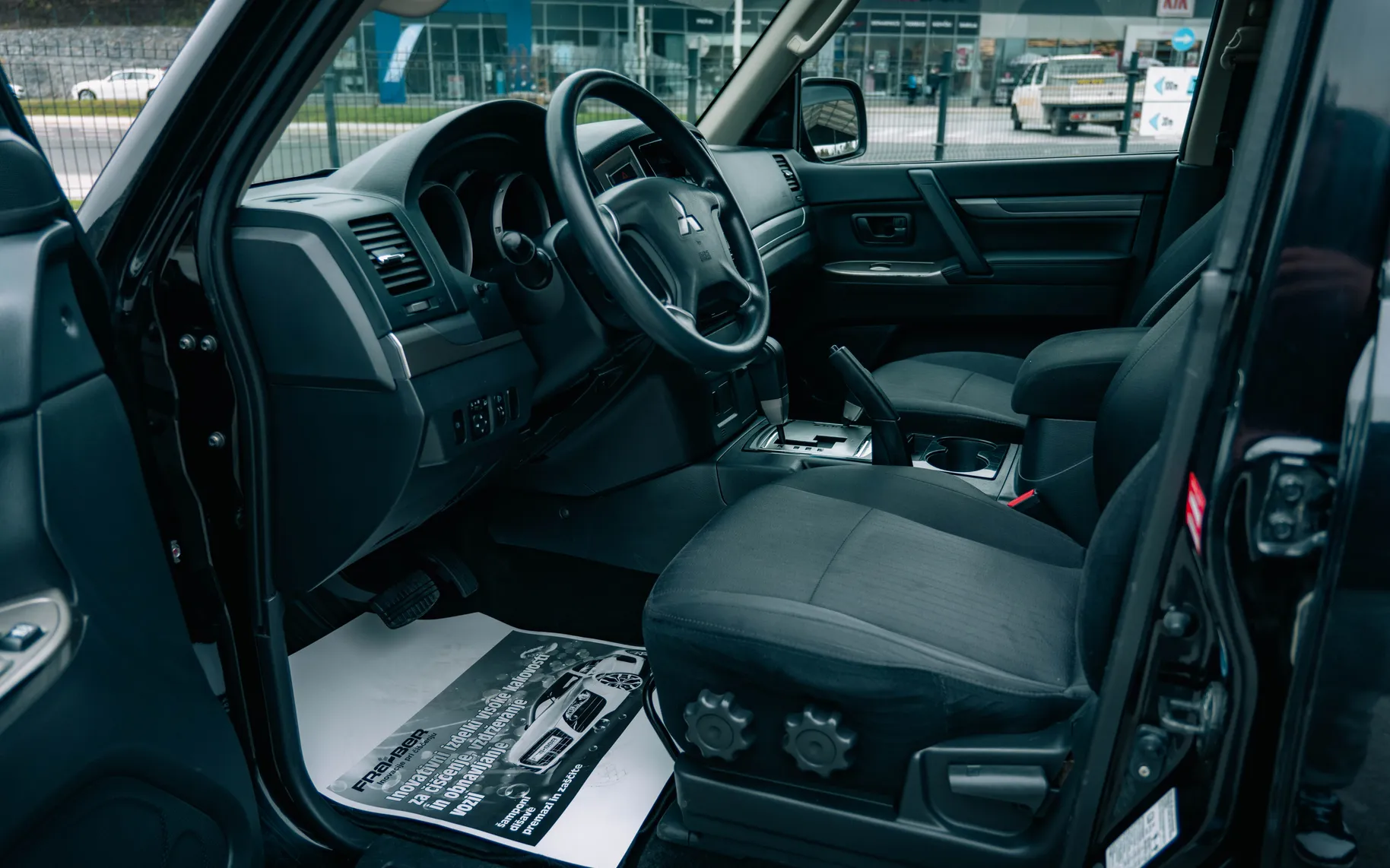 Notranja slika - Mitsubishi Pajero - 3.2 - 9