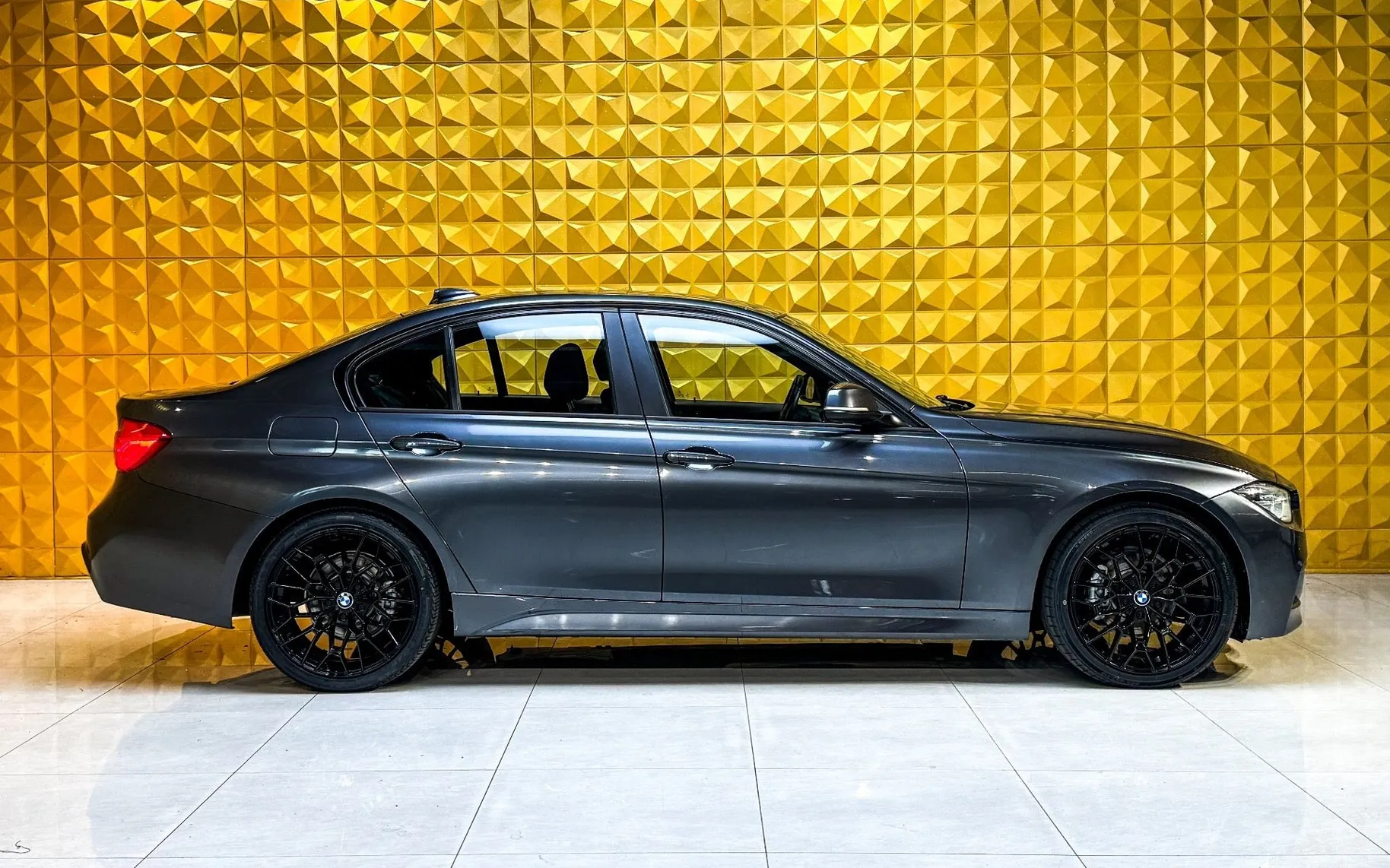 Notranja slika - BMW serija 3: - 2.0d M Sport AUT.-LED-GRETJE-NAVI.-TEMP - 12