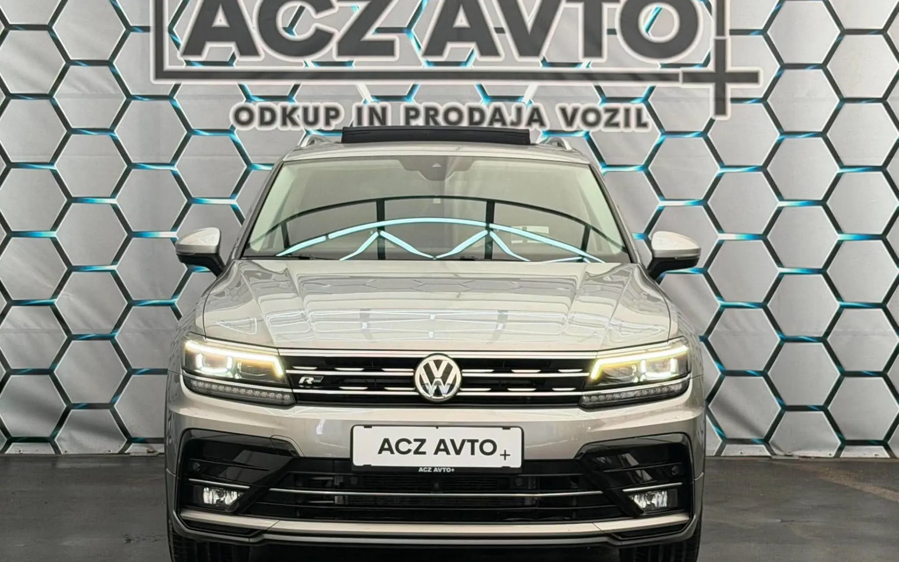 Zunanja slika - Volkswagen Tiguan - 2.0 TDI•DSG•4X4•PANO•R LINE•FUL LED•VIRTUAL•ACC• - 2