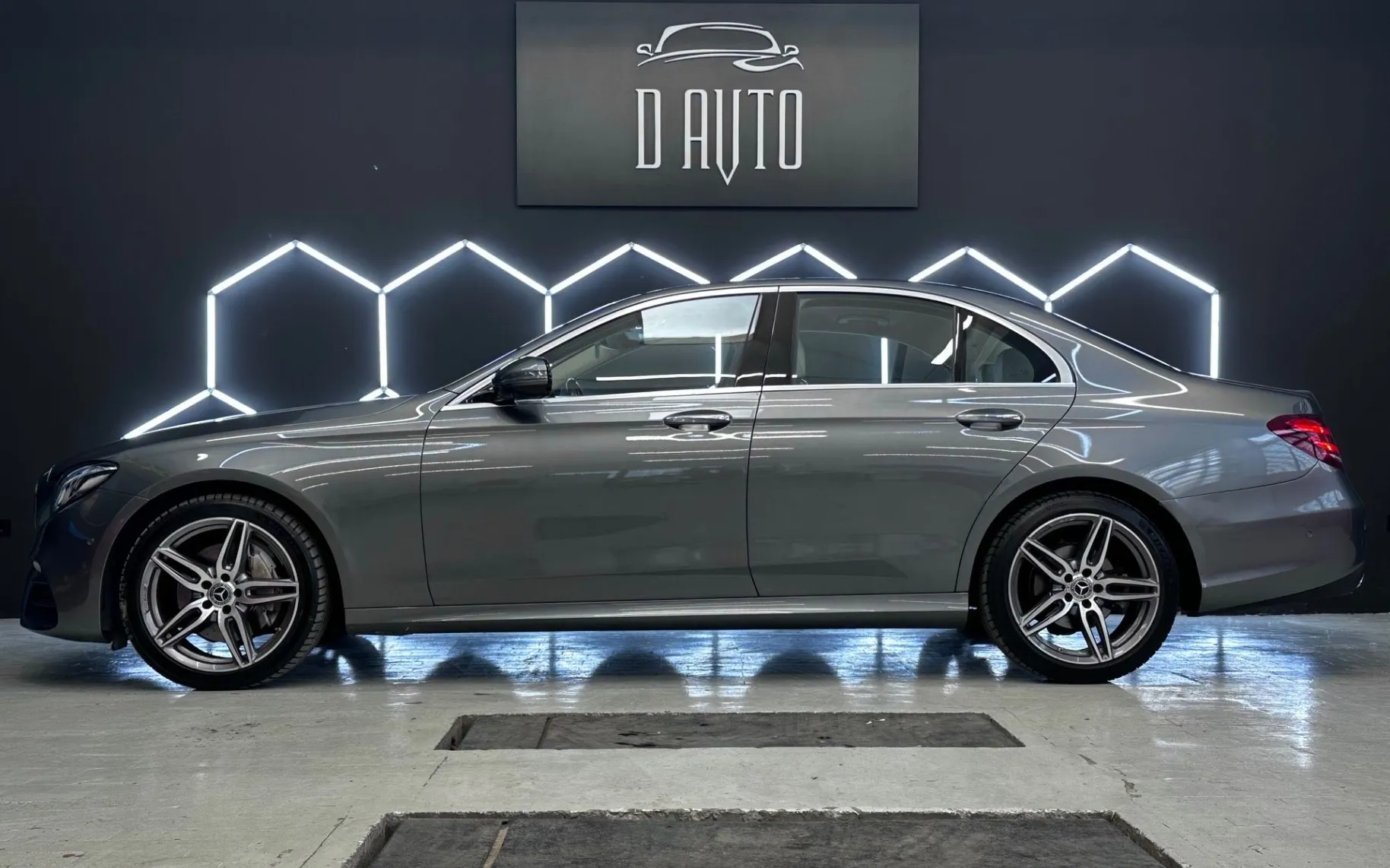 Zunanja slika - Mercedes-Benz E-Razred - E 220 d 4MATIC AMG+MULTIBEAM+VIRTUAL+360KAMERA+1 - 4